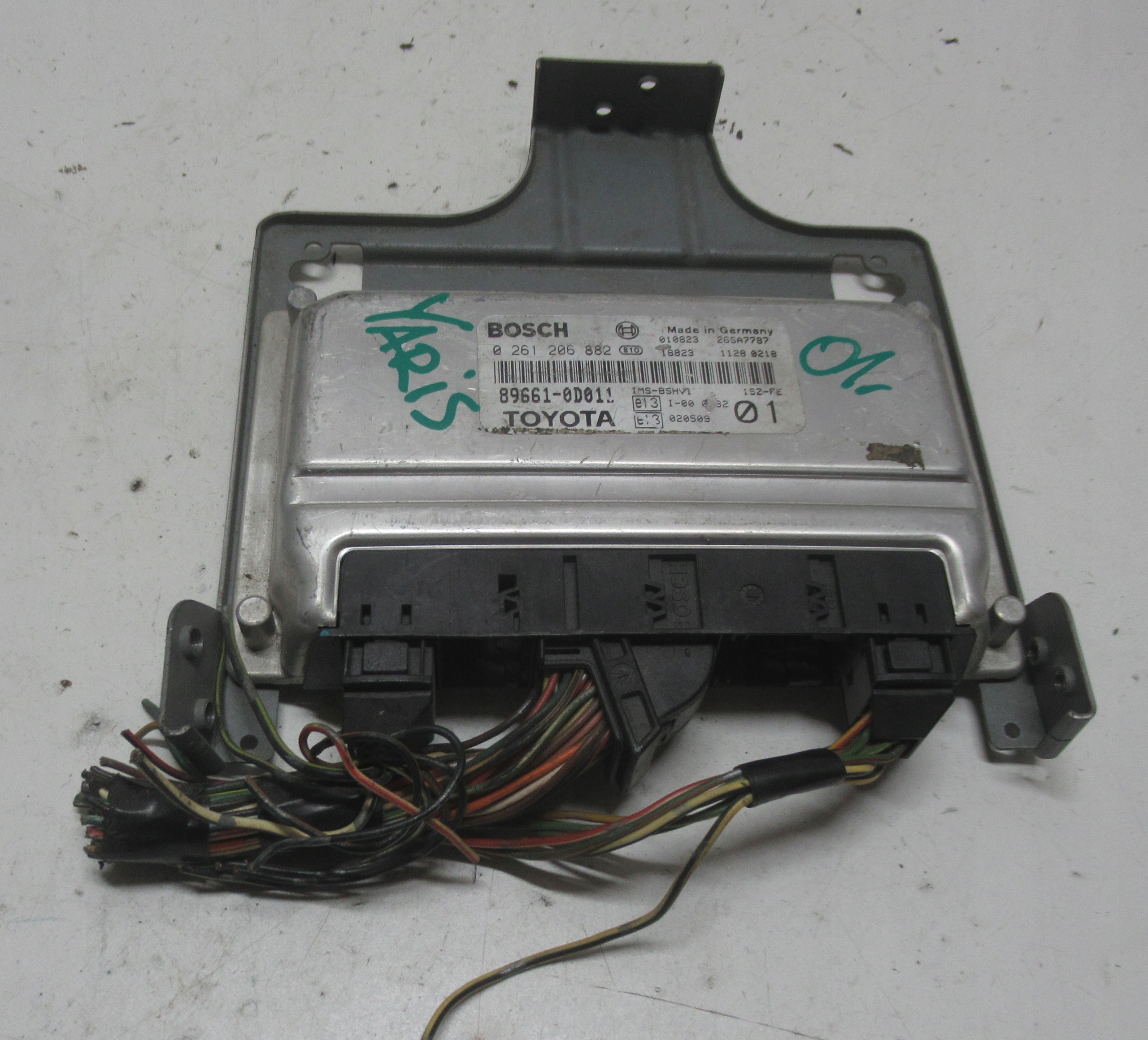 TOYOTA YARIS 1.0 01R computer control unit of the engine 89661-0D011