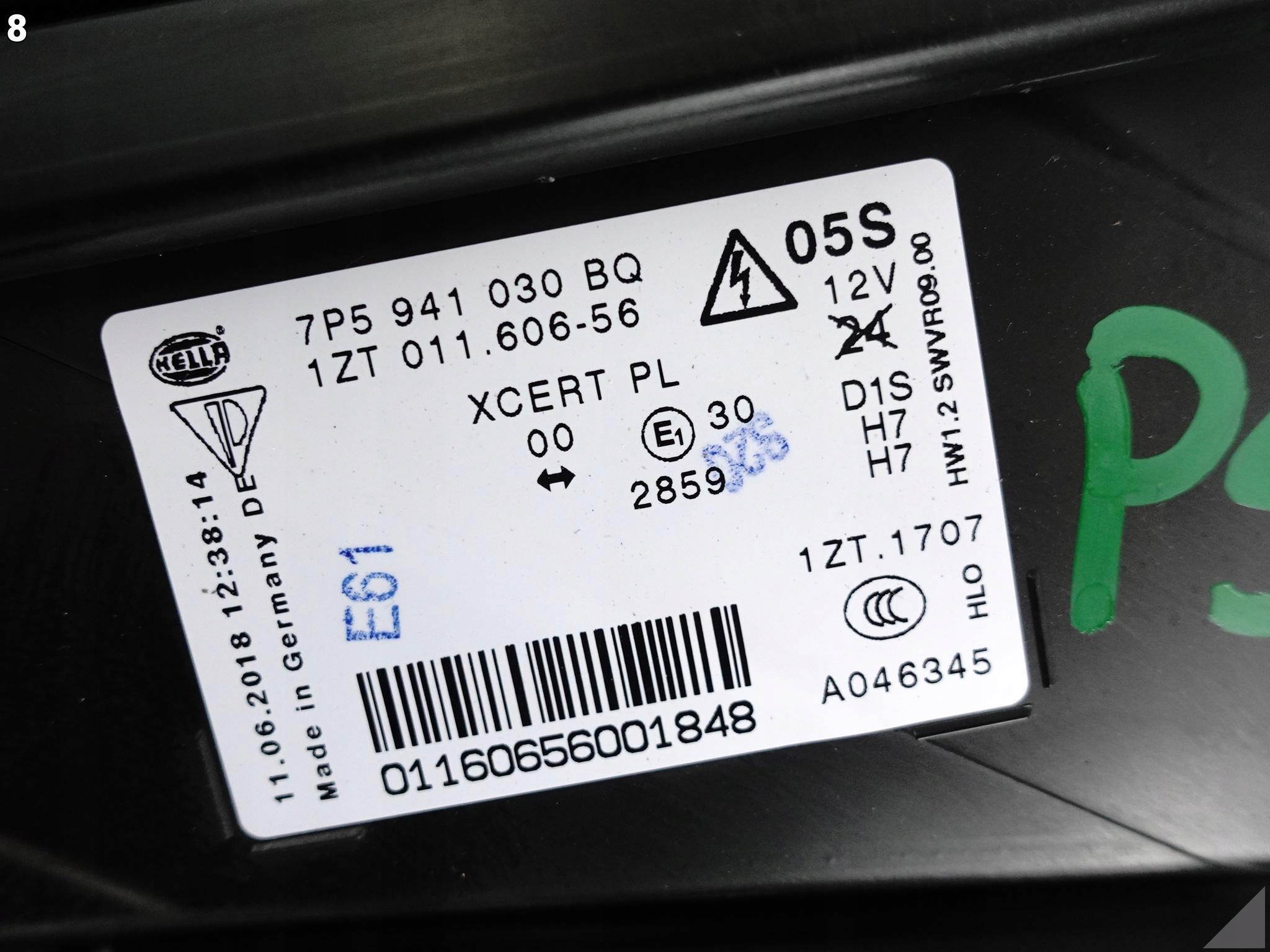 PORSCHE CAYENNE 7P5 10-14 GTS / TURBO XENON light right front EU *without LED*
