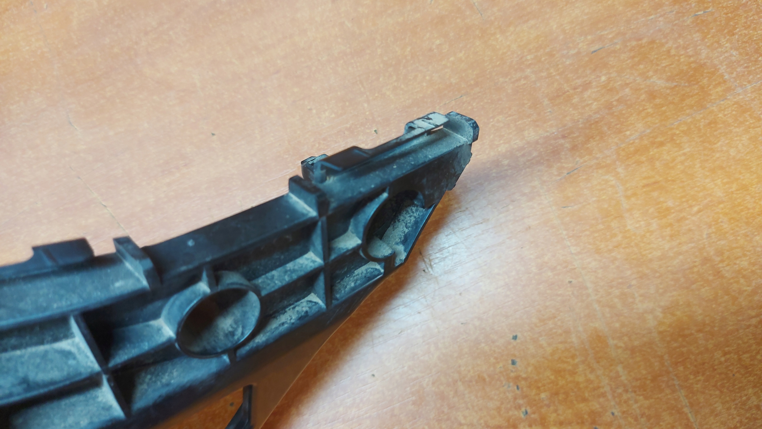 bumper bracket left front front TOYOTA AURIS II 12