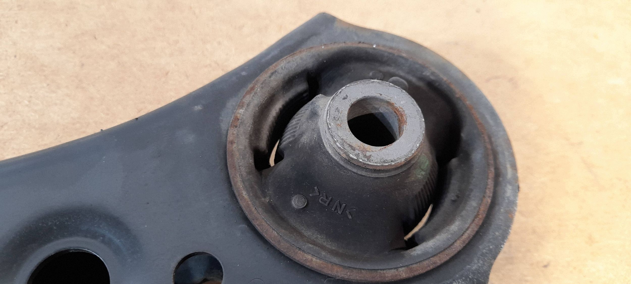 Toyota Corolla E21 arm front right (Q939)