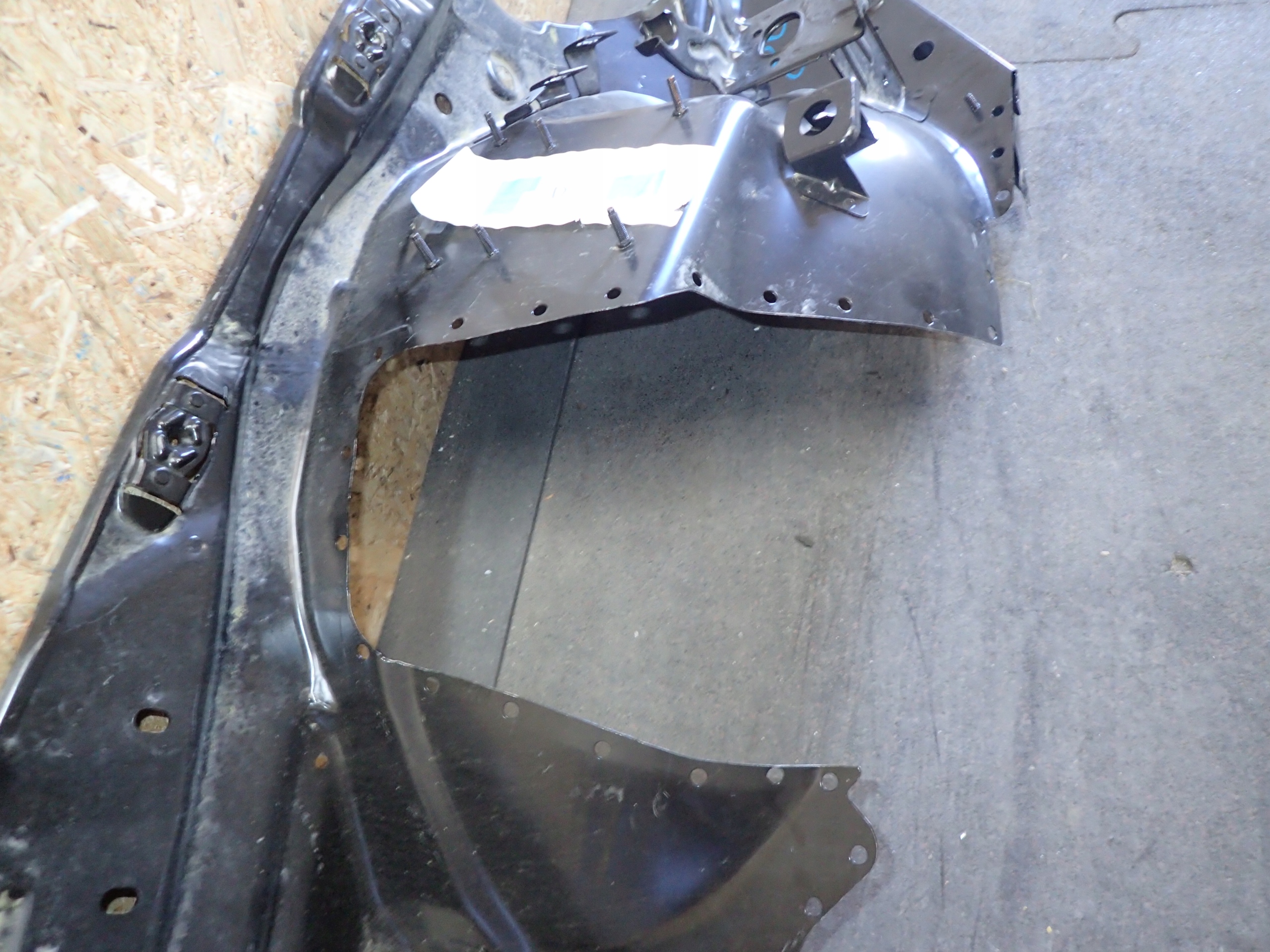 FARTUCH MUDGUARD LEFT FRONT MERCEDES C KLASA W202