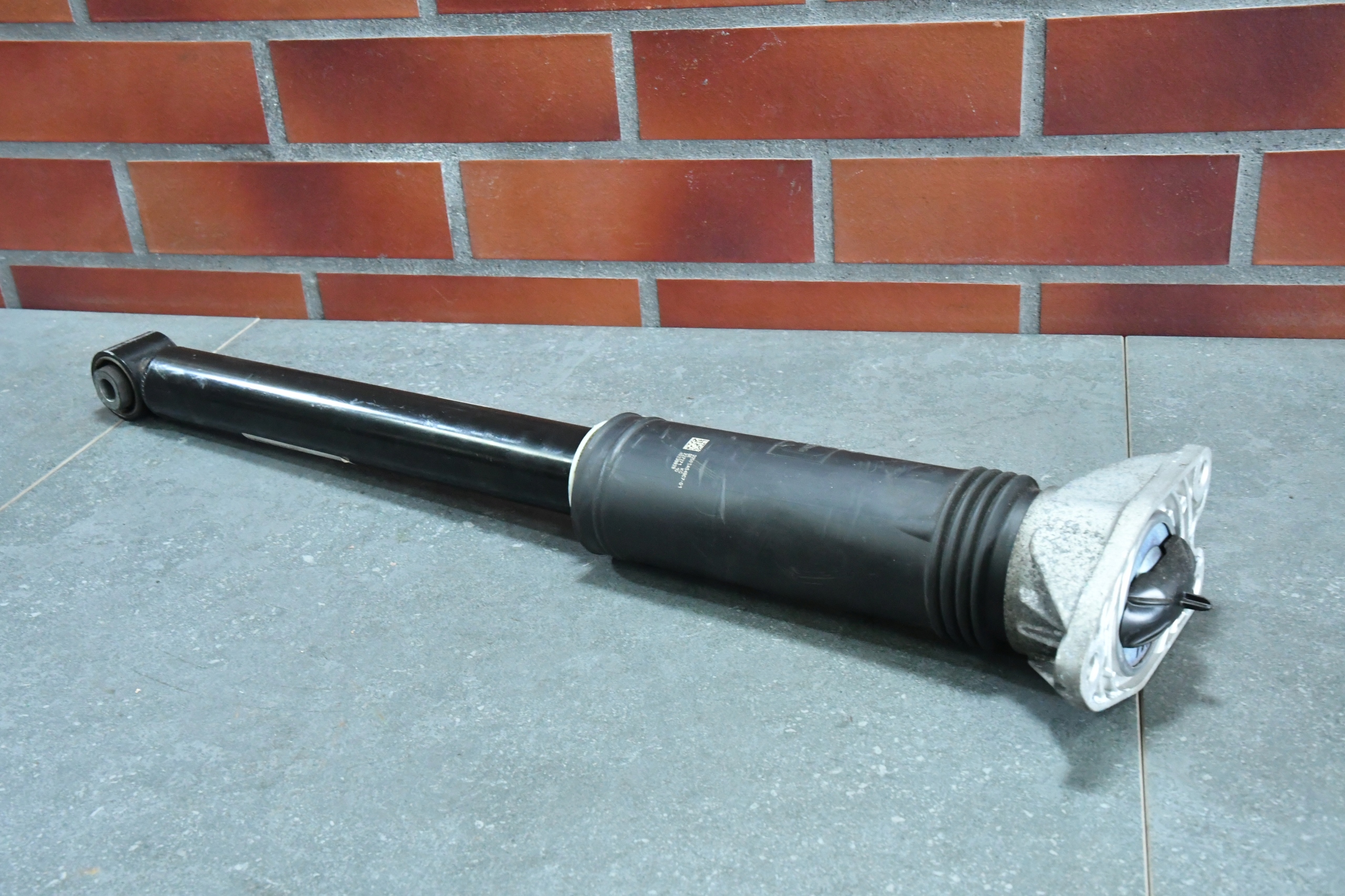 shock absorber right left rear part rear BMW 2 U06 6891093 30123km