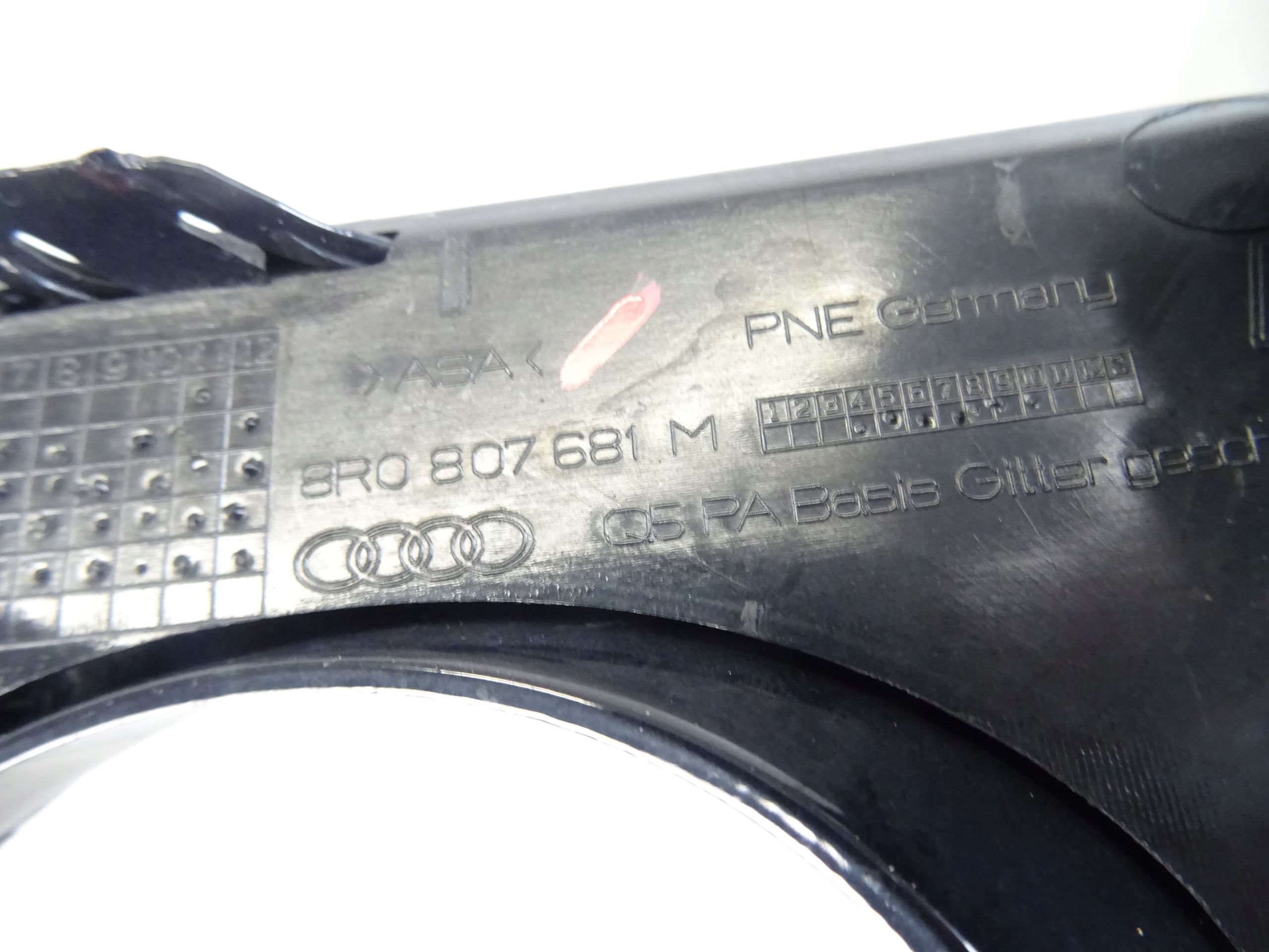 grid of a bumper front front left AUDI Q5 LIFT 8R0807681M