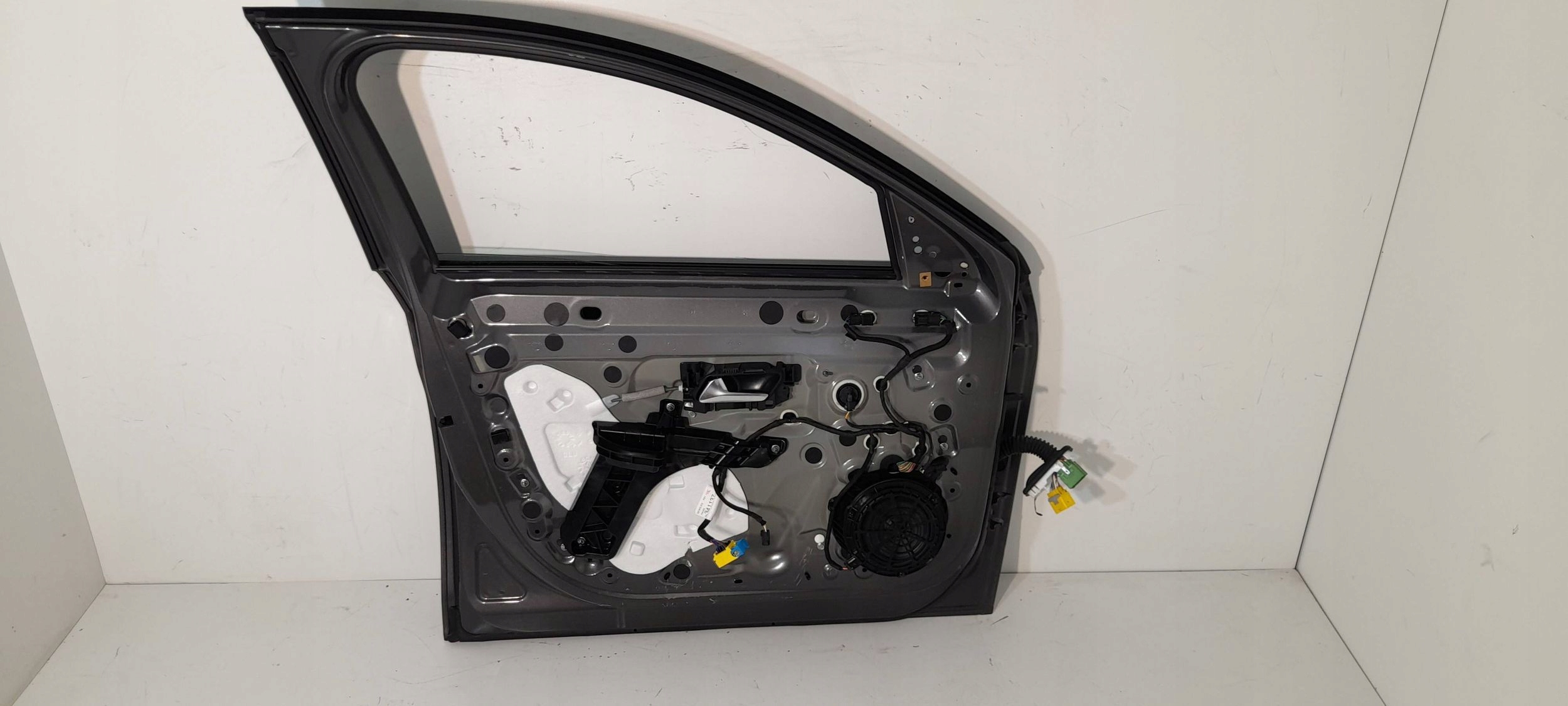 Peugeot 208 II Tür vorne T335
