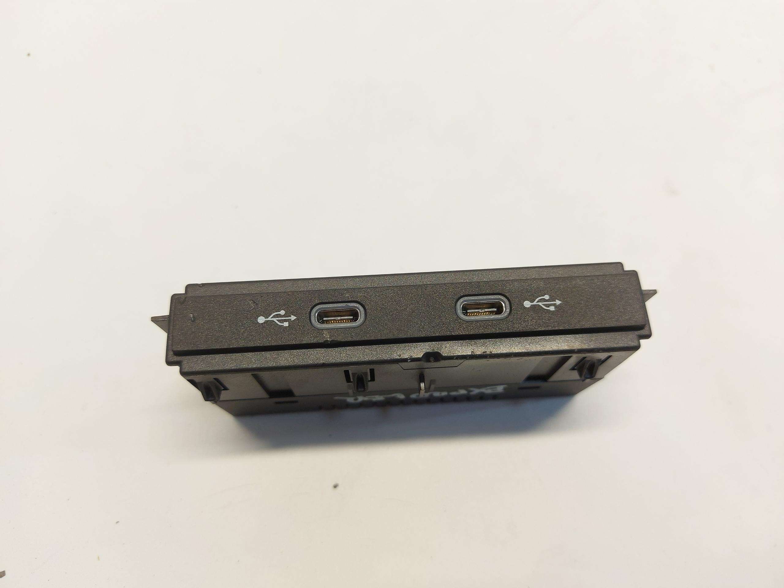 Ford Explorer VII R2KB Adapter, Stecker PORT USB 5NA035700