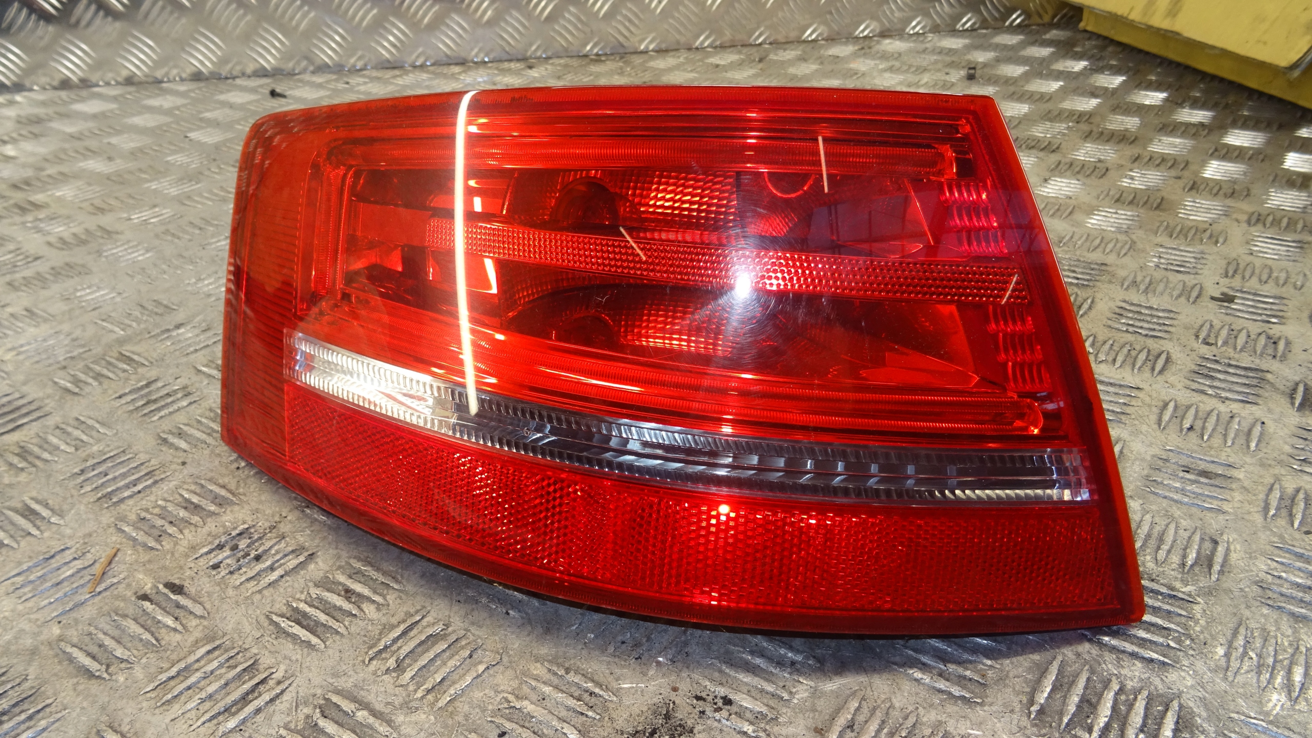 AUDI A3 8P CABRIO light rear part left 8P7945095