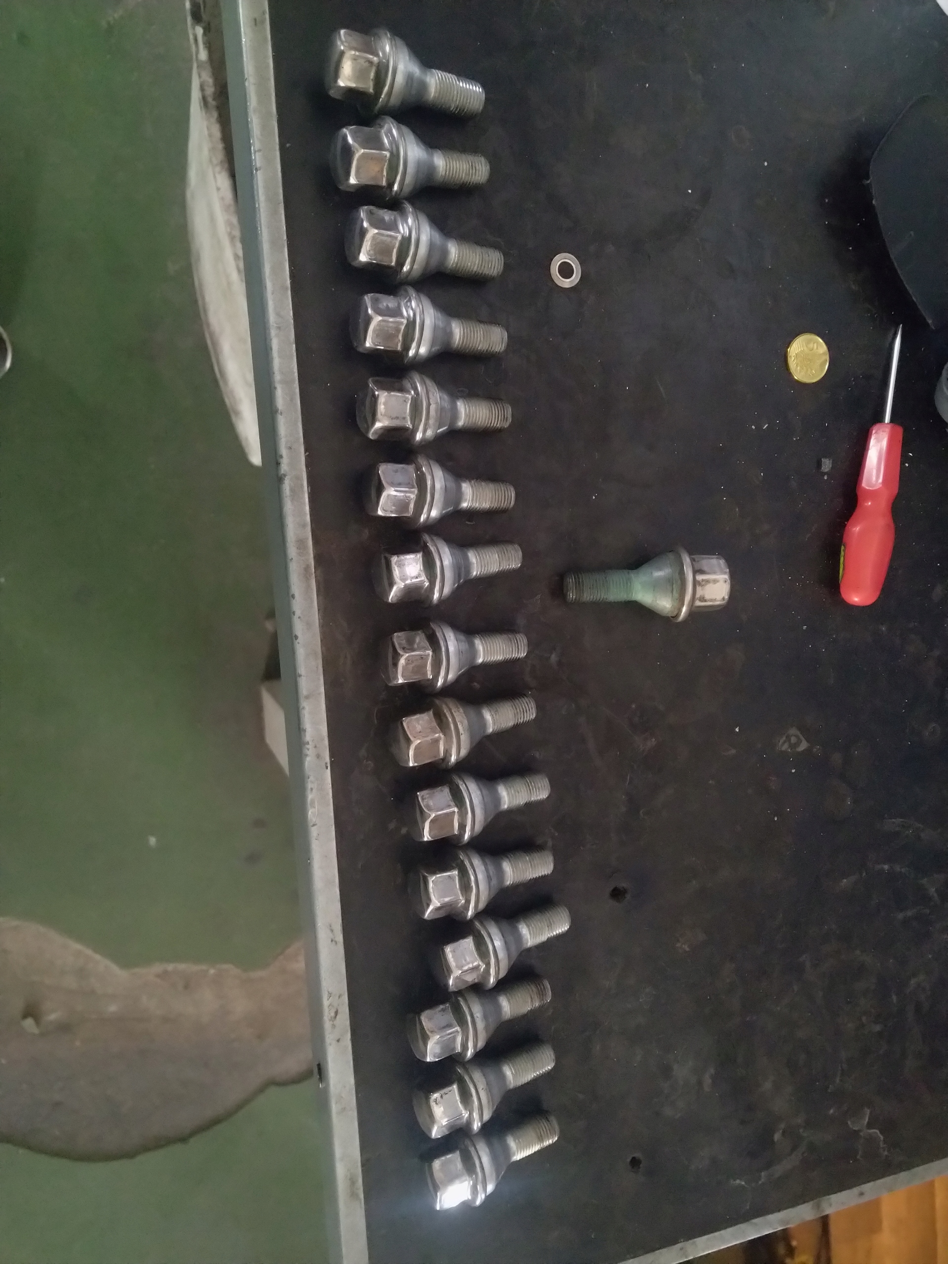 JEEP RENEGADE 17- ŚRUBA KOŁA NA KLUCZ 17 ORYGINAŁ