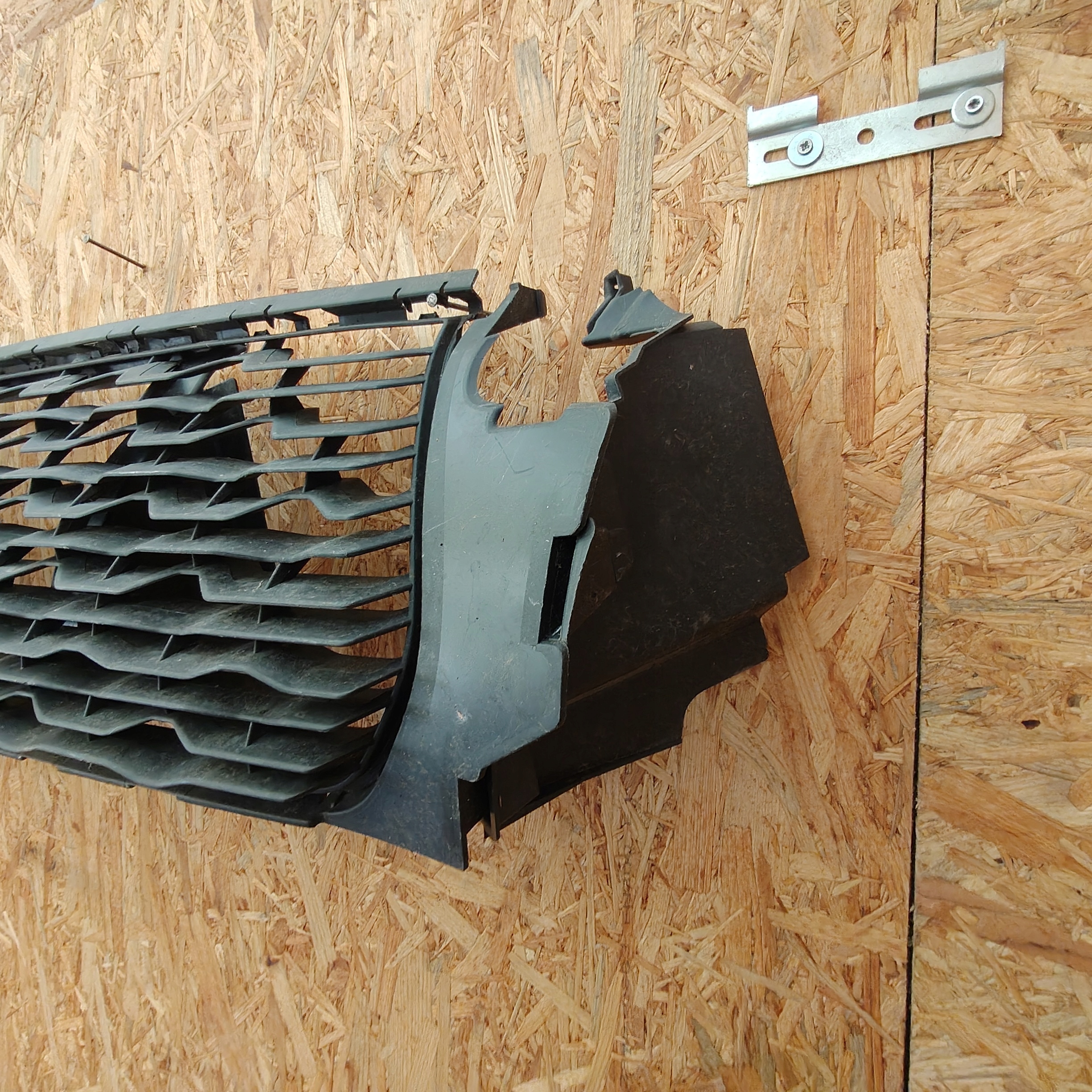 grid of a bumper front DACIA DUSTER II 622545490R