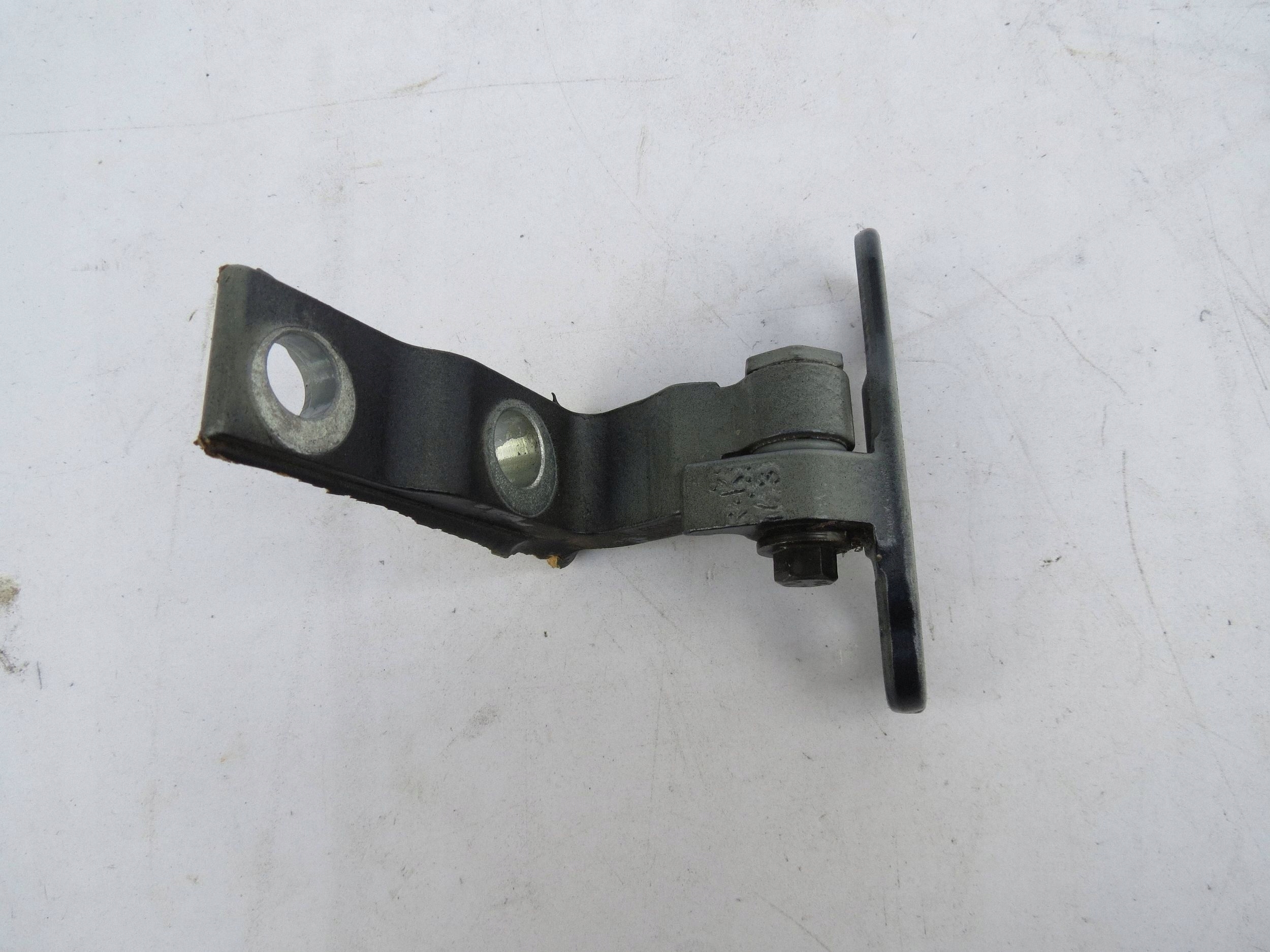 hinge door right front GORA/ DOL VOLVO V90 A045572 31371555