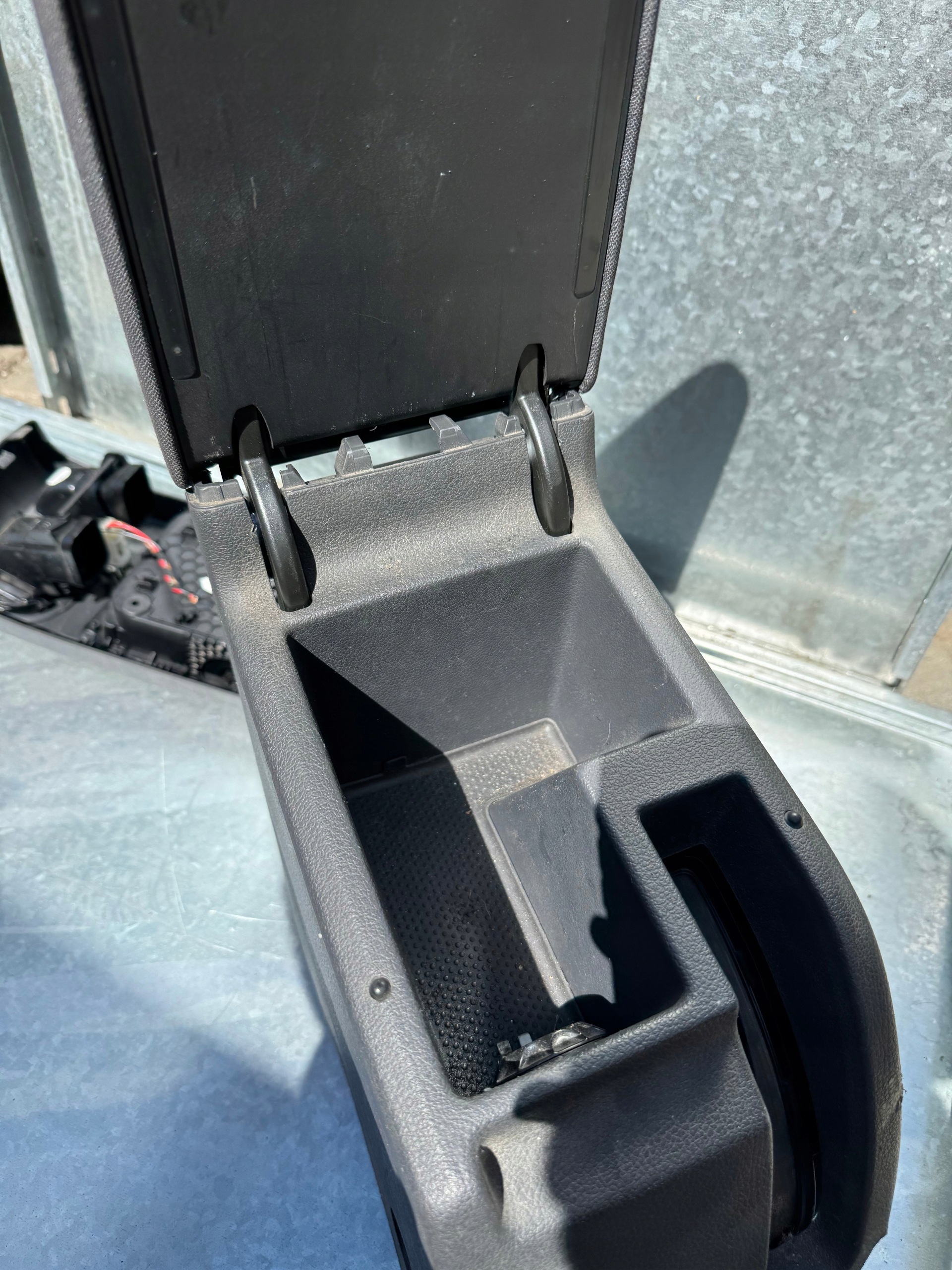 armrest VOLKSWAGEN GOLF V plus (2005-2008) EUROPA