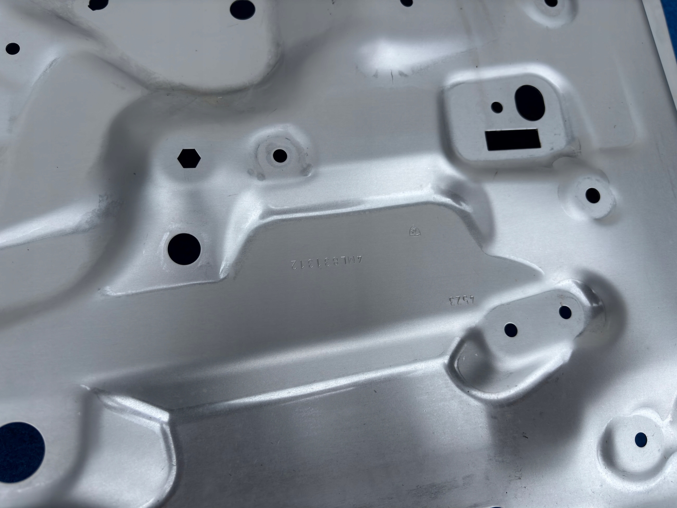 LAMBORGHINI URUS console support door right front side PP73R