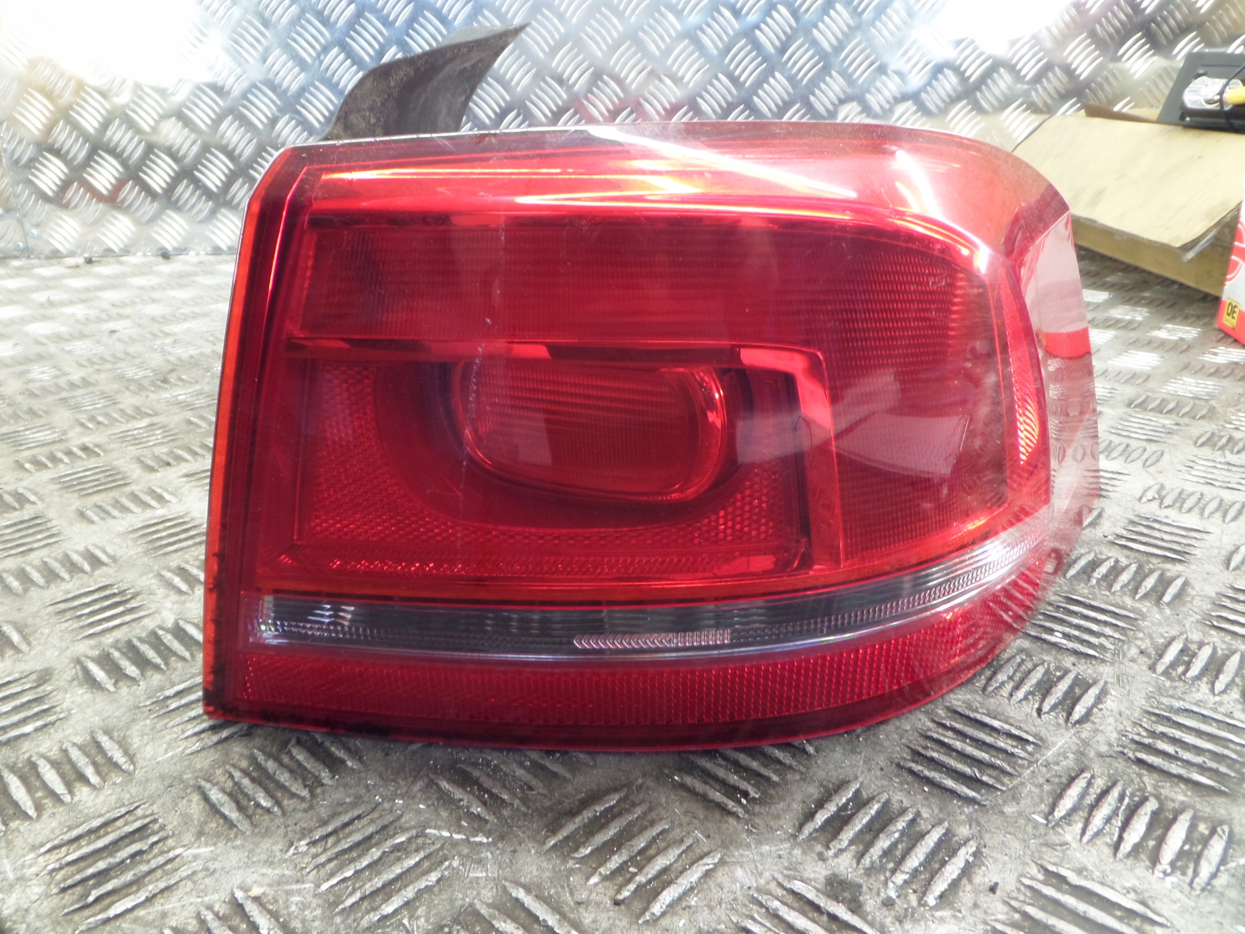 light right rear VW PASSAT B7 sedan 3AE945096F