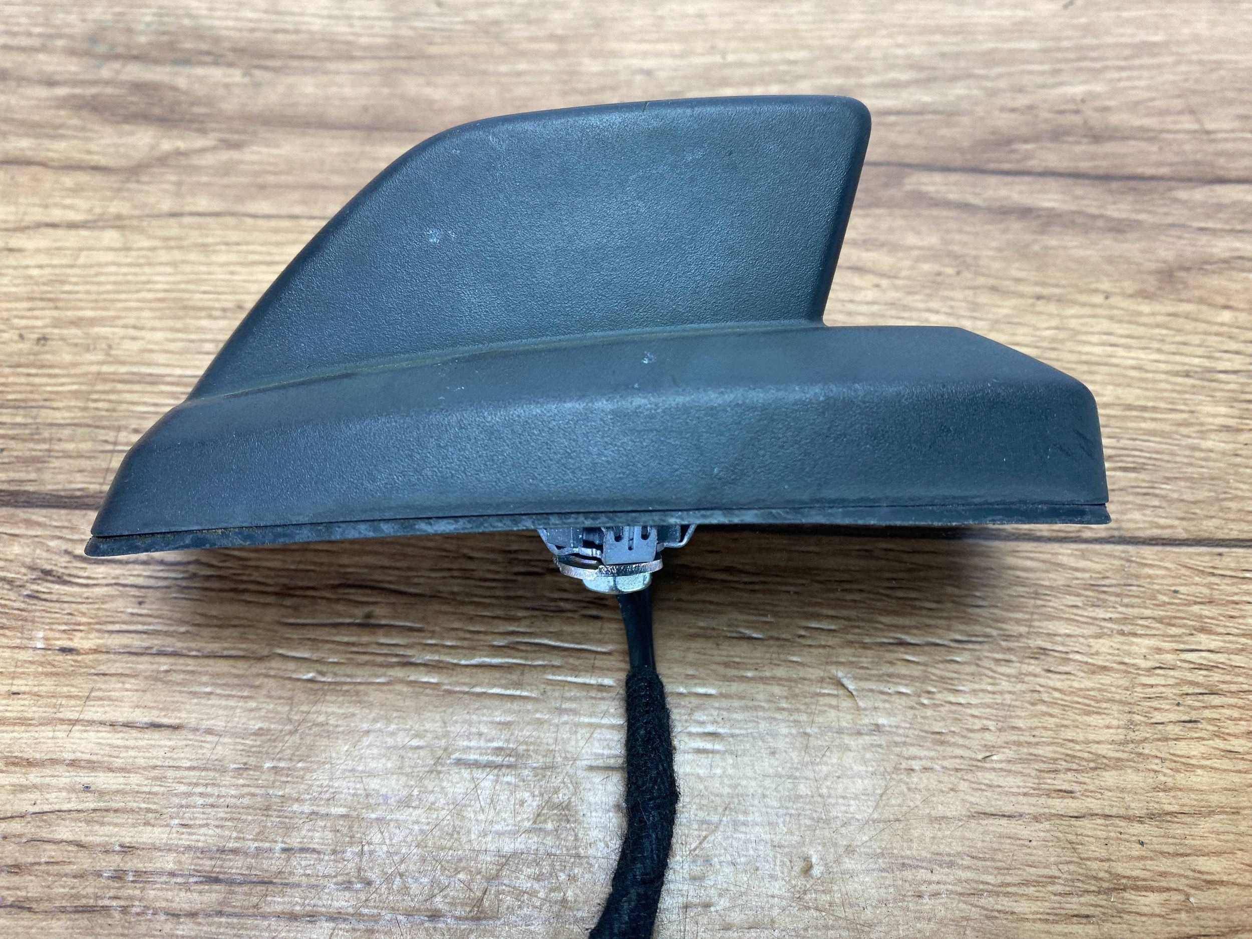 Antenne GPS (pletwa) rekin Cadillac Escalade IV 2015+