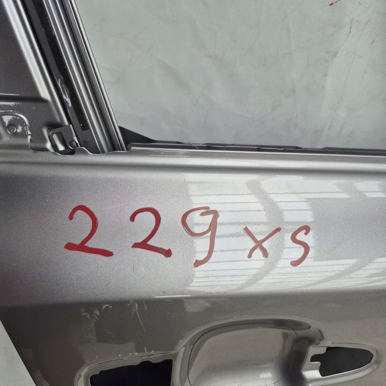TOYOTA C-HR and 1 16-23 door front front right