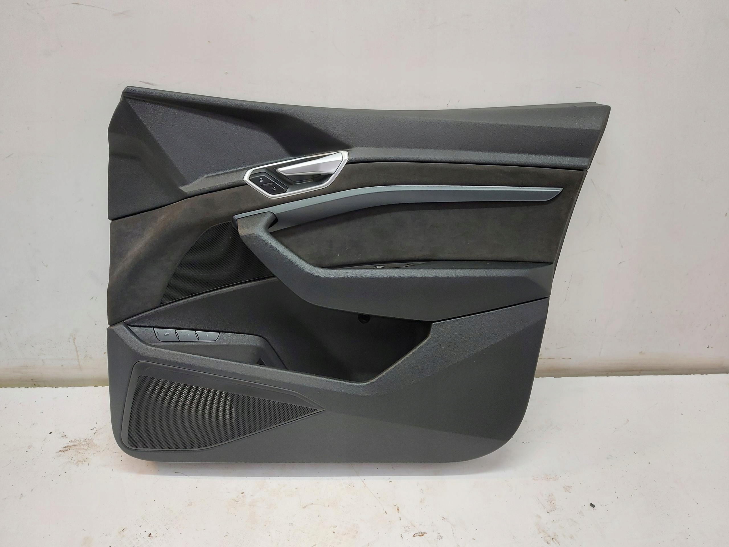 Audi Q8 E-TRON SUV 4KE side upholstery door right front front