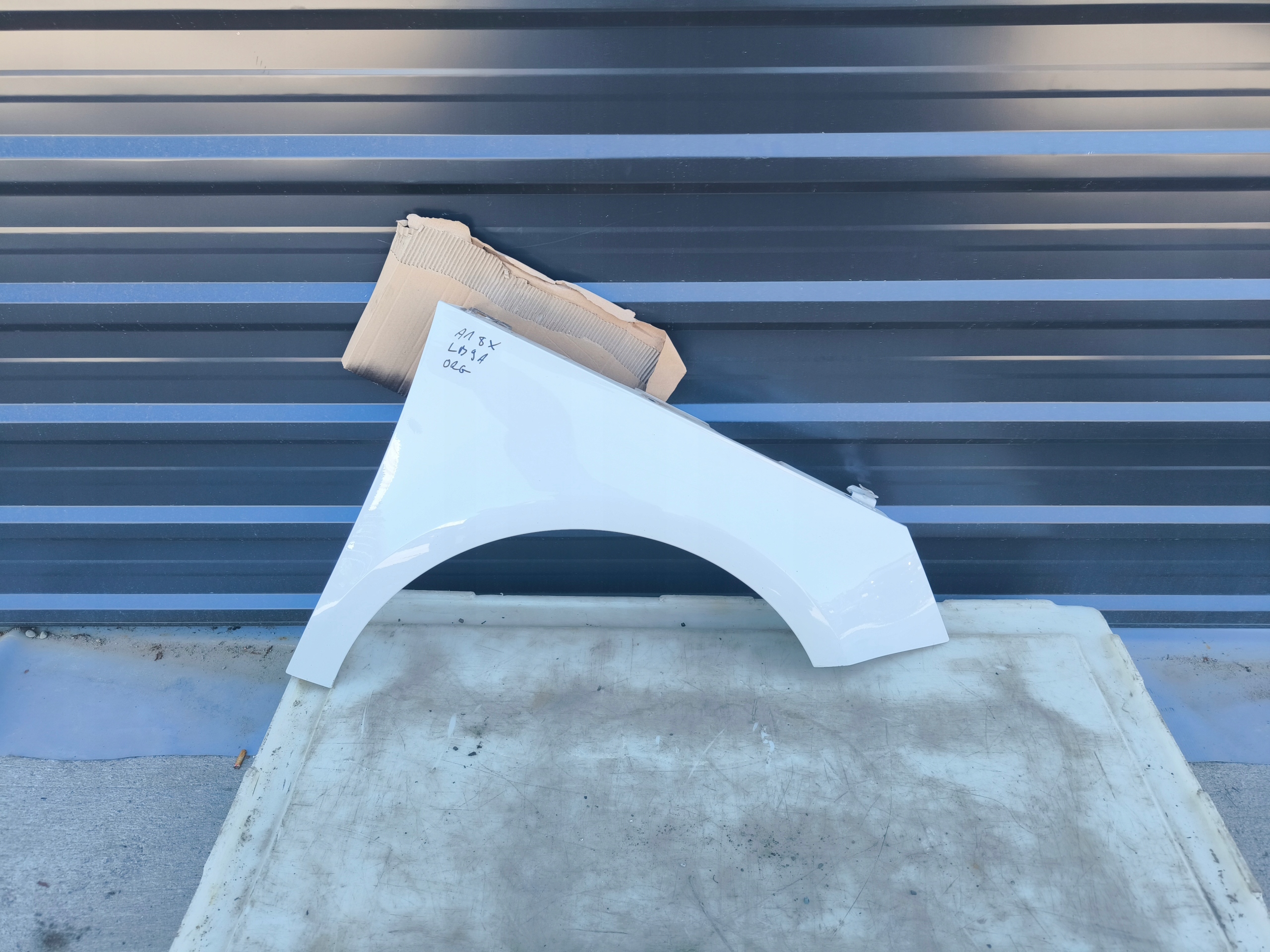 fender right front AUDI A1 8X LB9A original 2010-2018 !!!