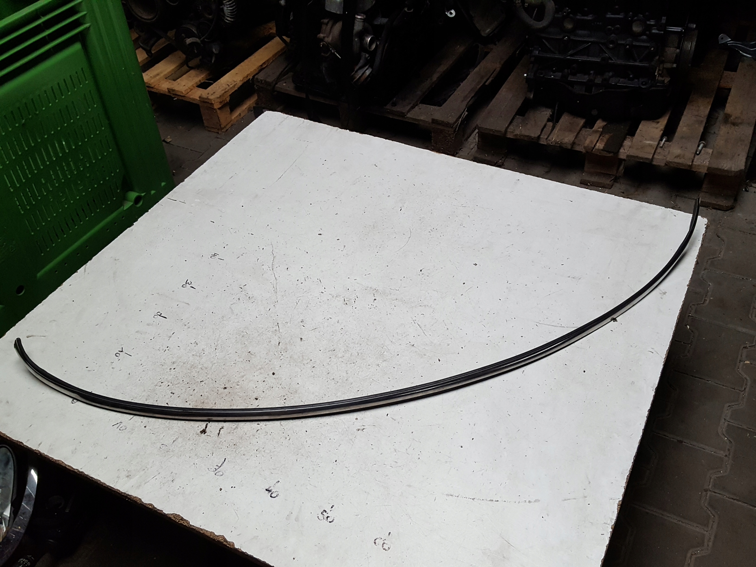 MINI CLUBMAN R55 07-11R R56 хромована накладка капота