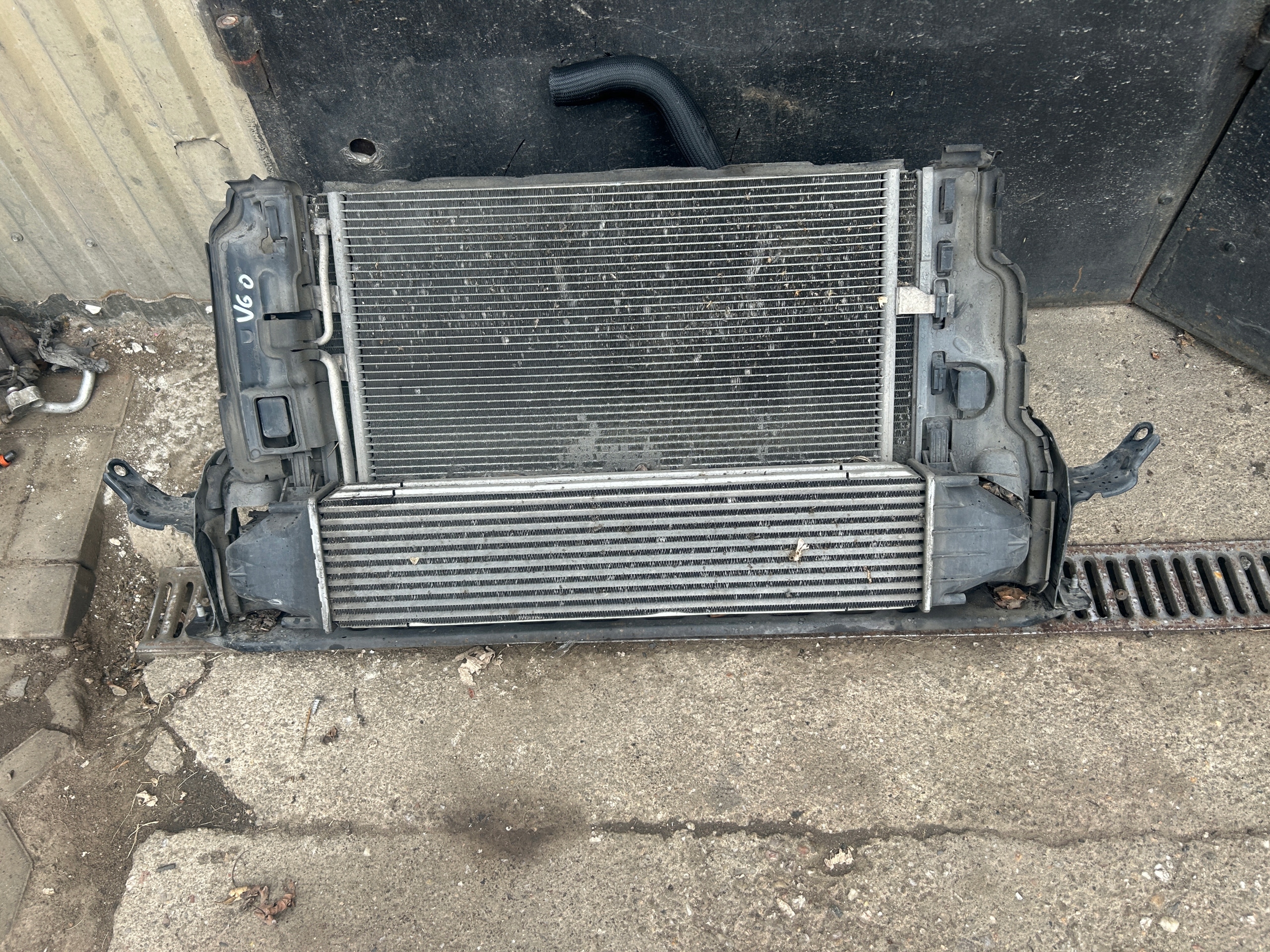 VOLVO V60 2,0 D 10-13 ROK radiator