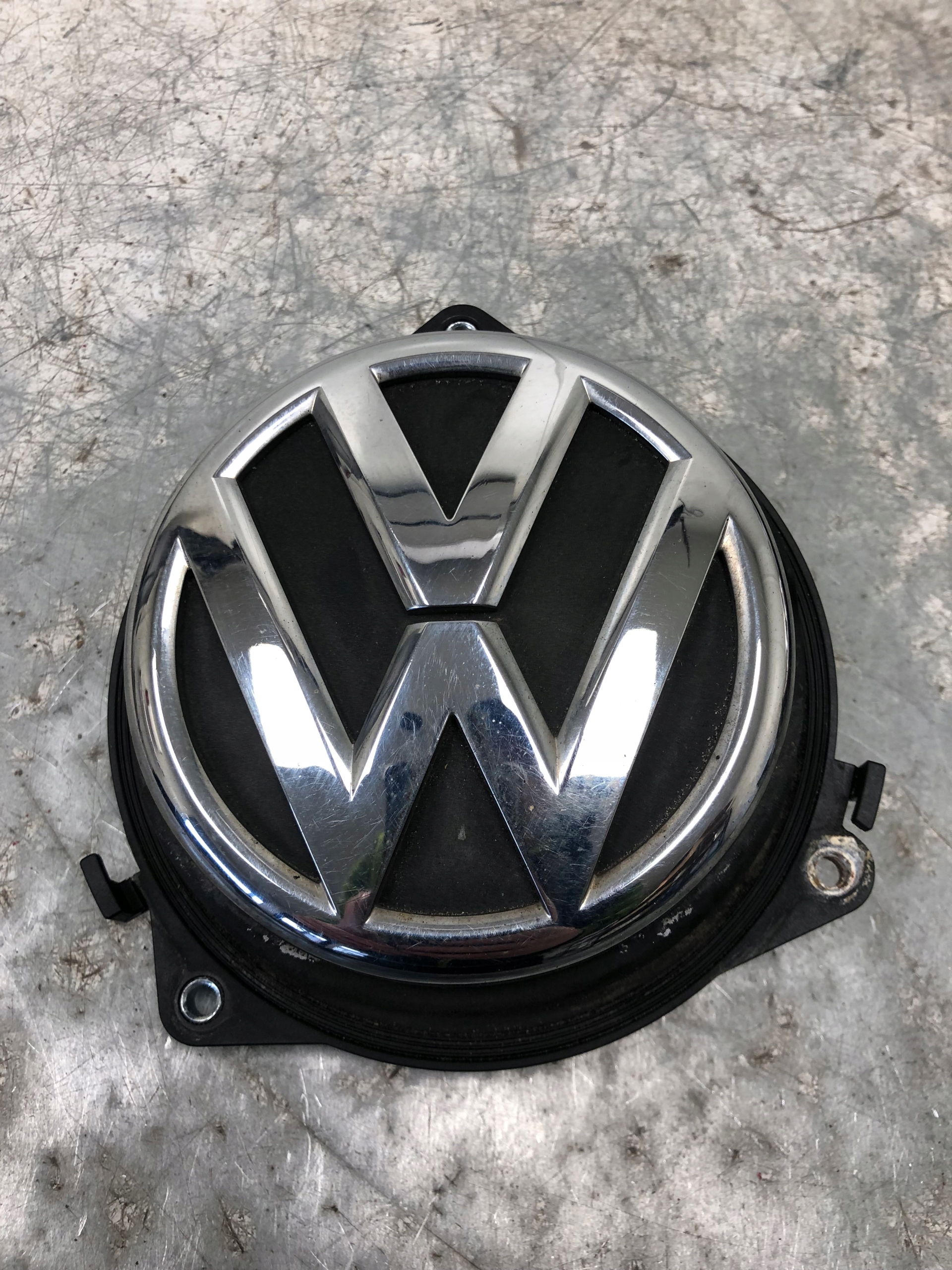 logo handle bonnet VW GOLF VI 3D 3C5827469E
