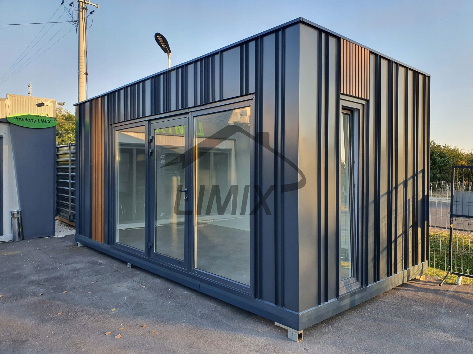 PAWILON HANDLOWY KOMIS SKLEP KIOSK KONTENER 6 x 3 Wysokość 2.6 m