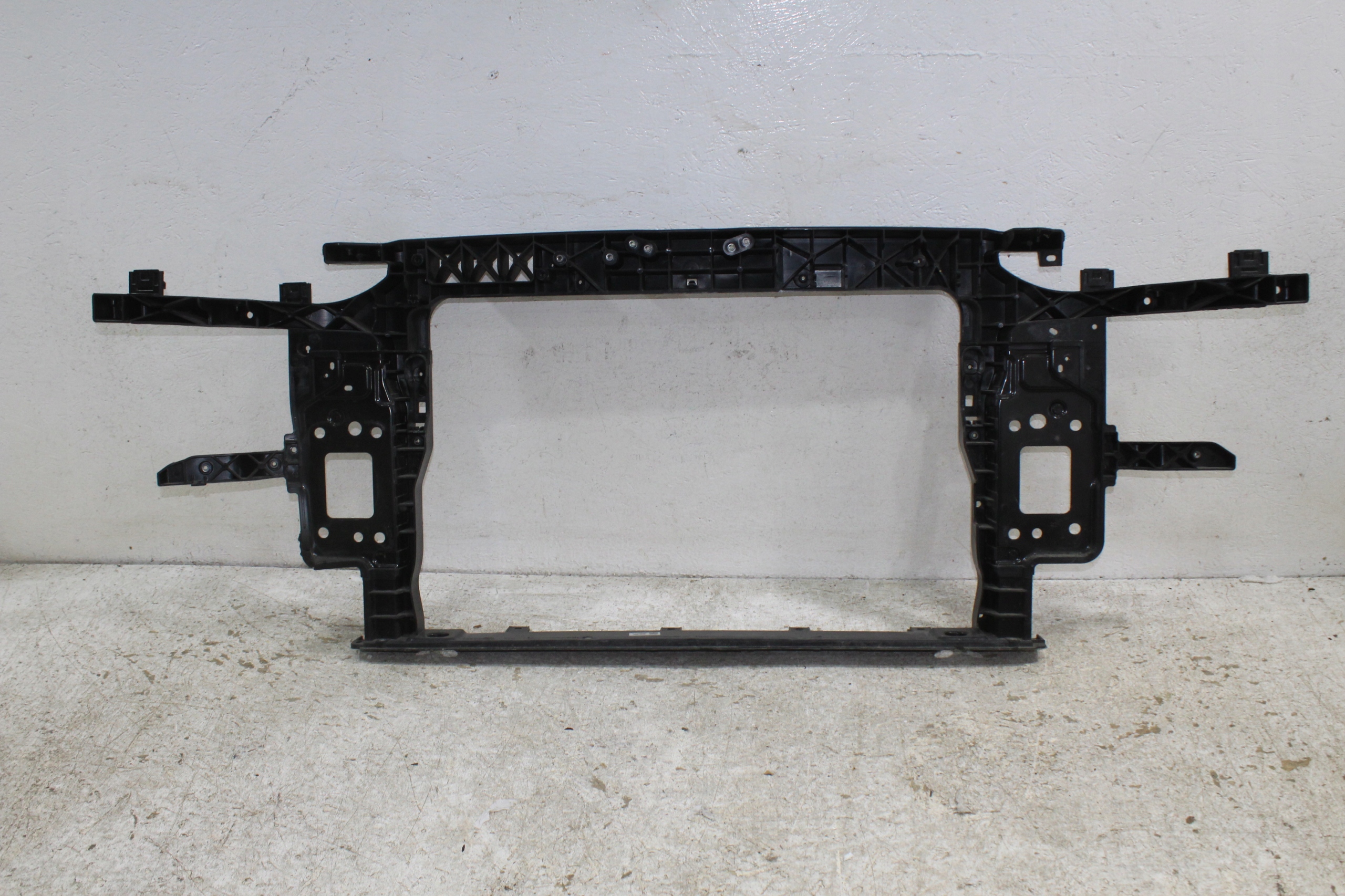 Hyundai Kona pillar iron support panel for radiators 64101-J9000