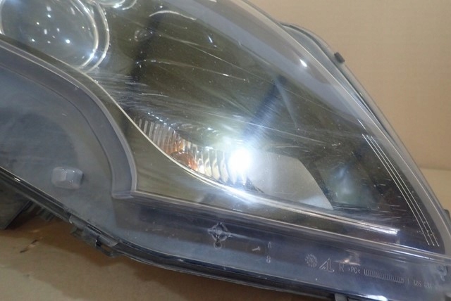 LAMPA PRAWA REFLEKTOR PRAWY OPEL ZAFIRA C 12-16R Typ samochodu Samochody osobowe