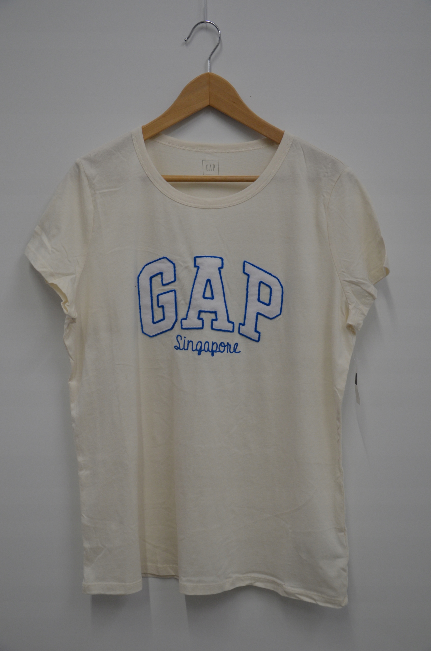 T-shirt damski z nadrukiem ecru GAP FIT M - GEMMA