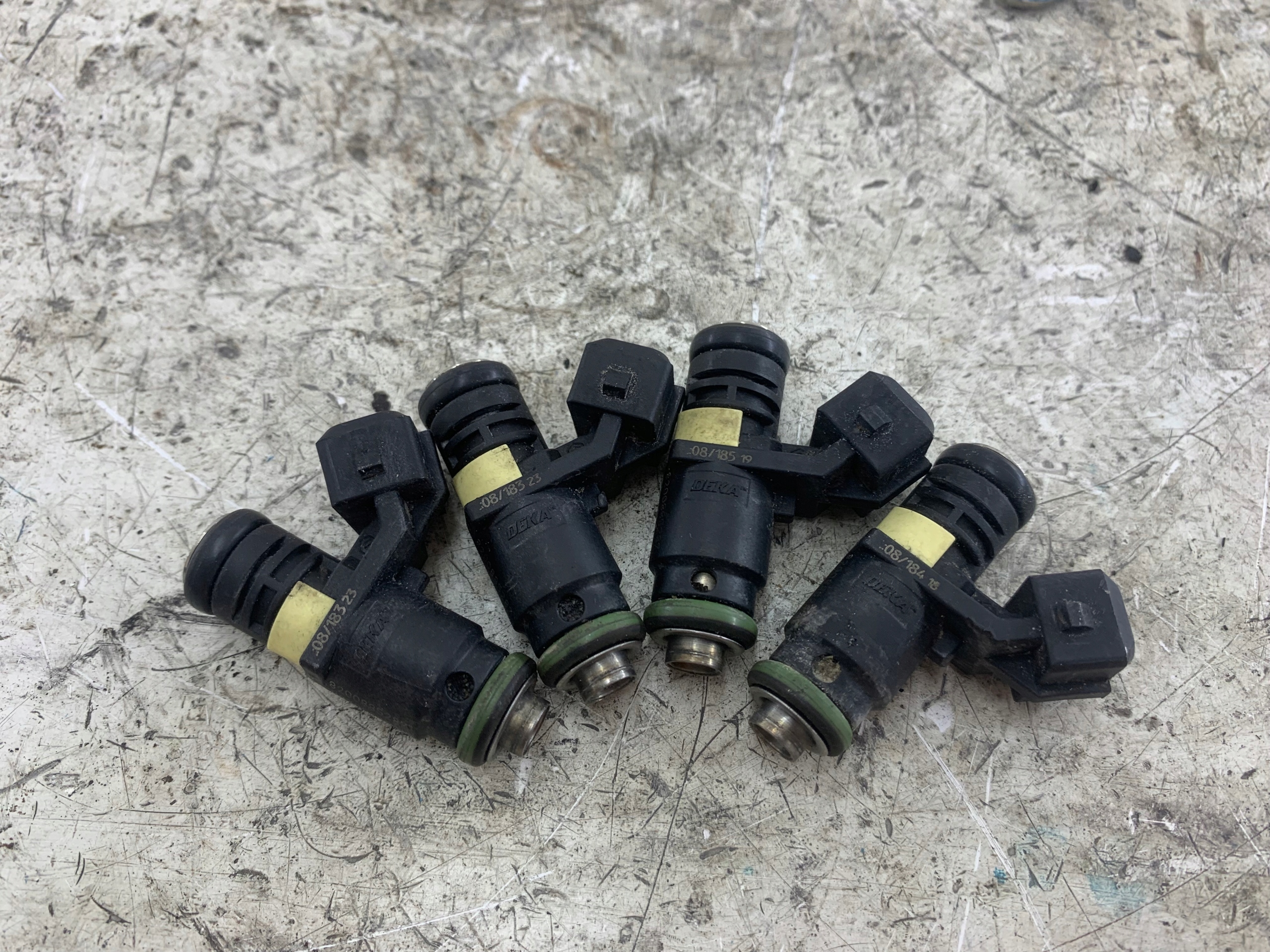 RENAULT CLIO III 1.2 injector 8200885287