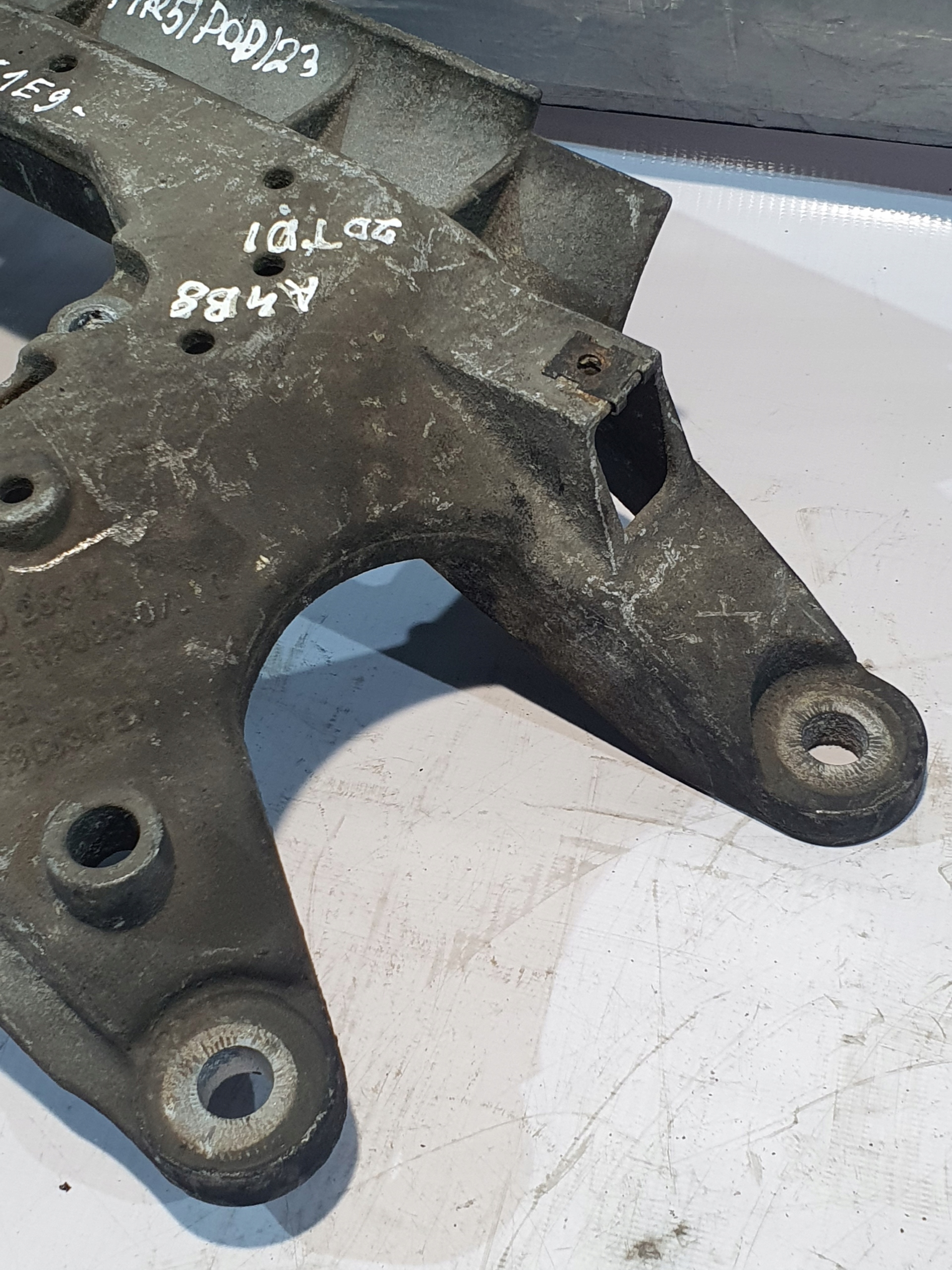 Getriebehalter getriebe OE 8K0399263K AUDI A4 B8 2.0TDI