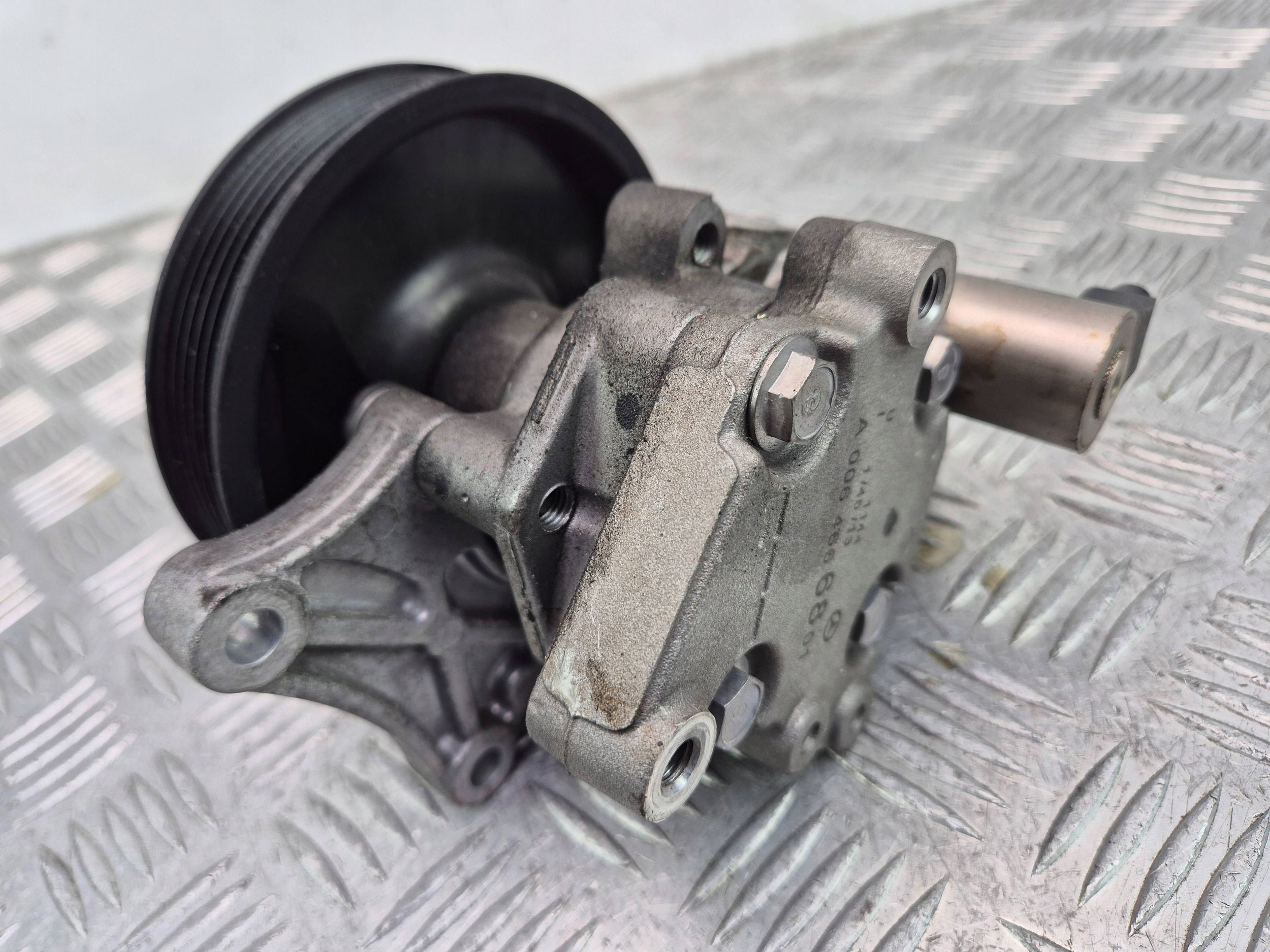 Mercedes C200 CGI W204 servo pump A0064666801