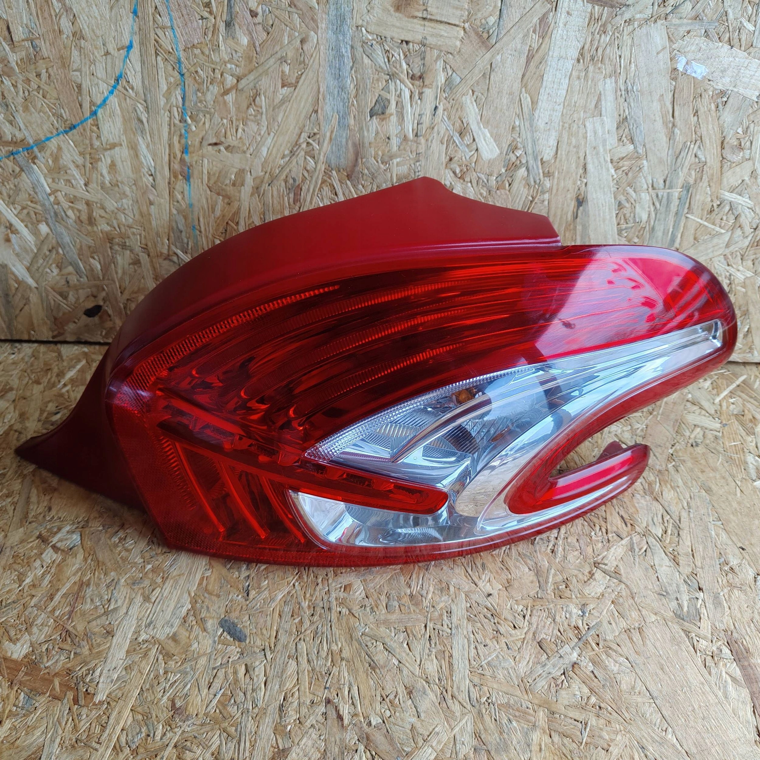 light rear rear part side right Peugeot 208