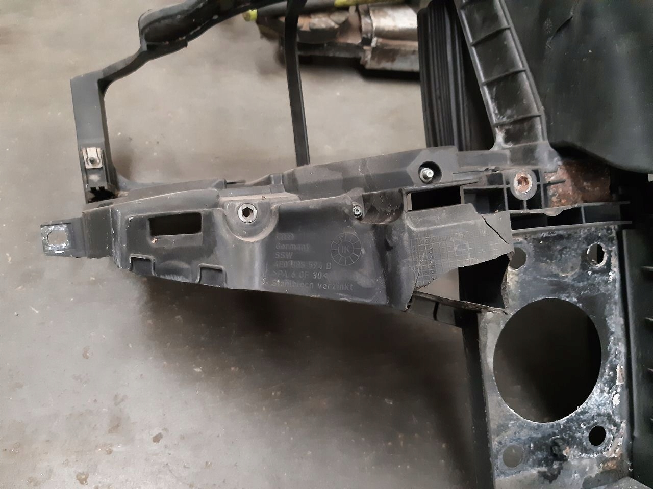 support panel for radiators pillar Audi A8 D3 3,7 V8