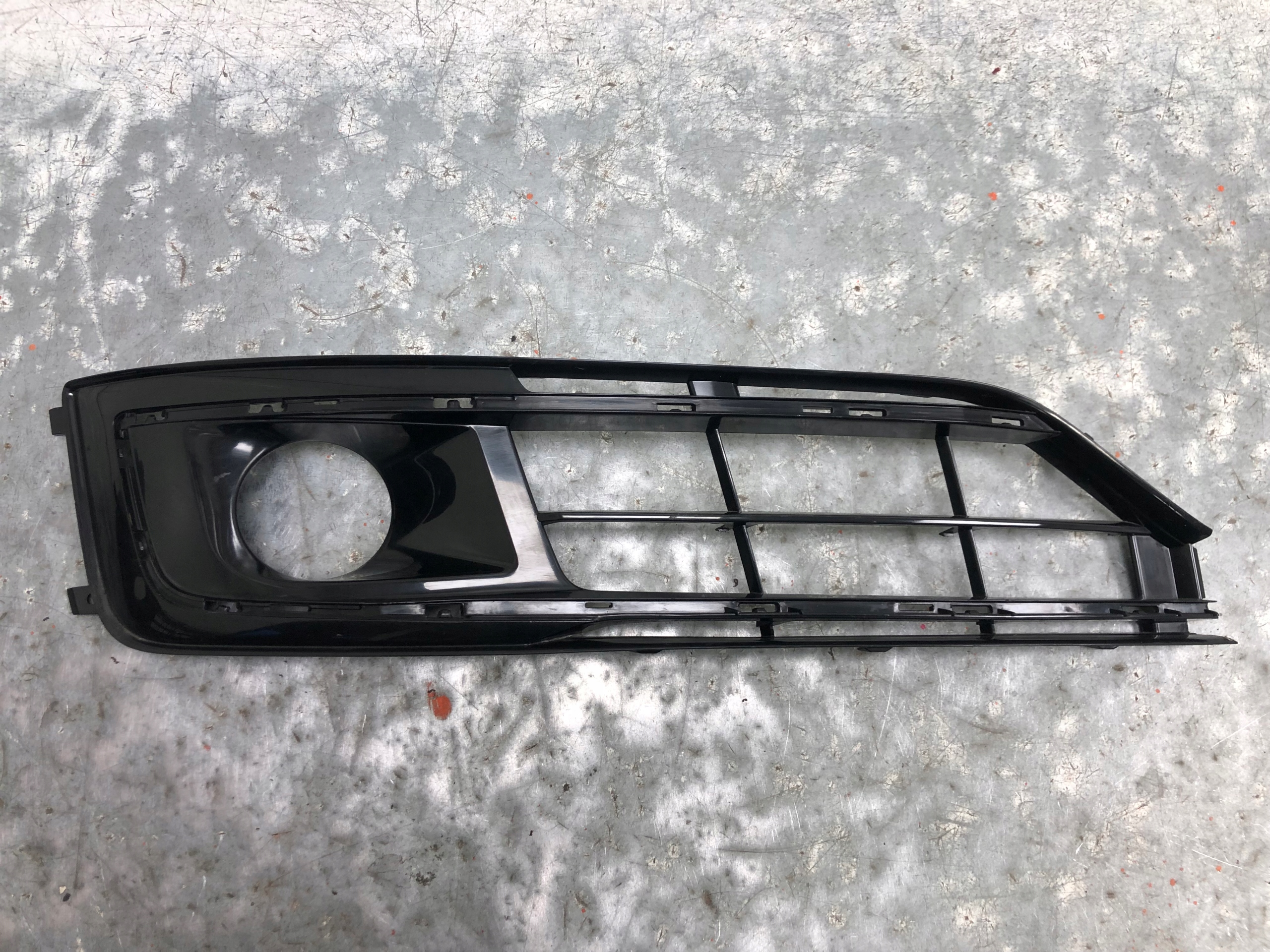 grid fog lights right front AUDI A8 D4 LIFT 4H0807680P