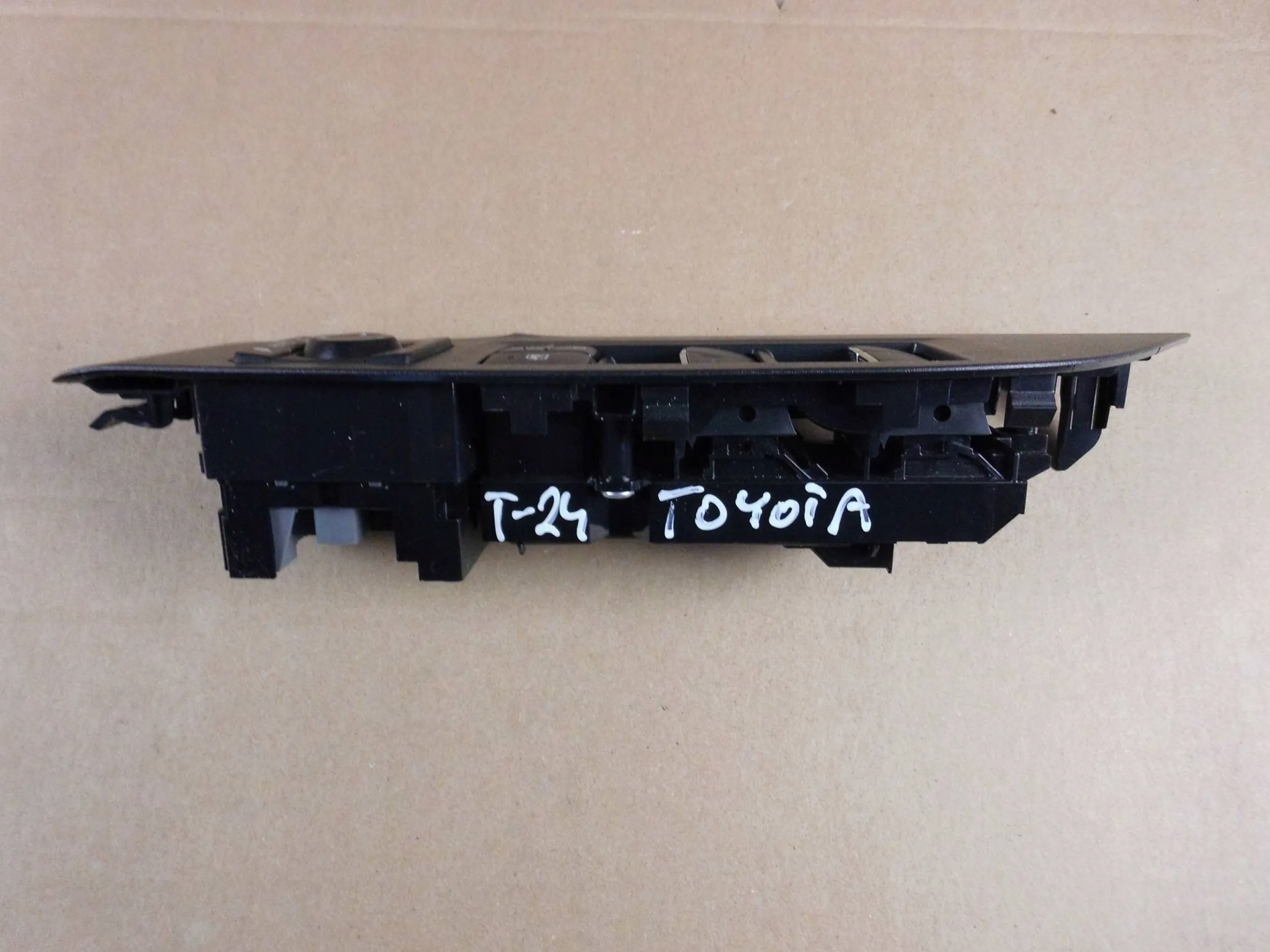 Toyota RAV4 V 2018+ window control switch left front