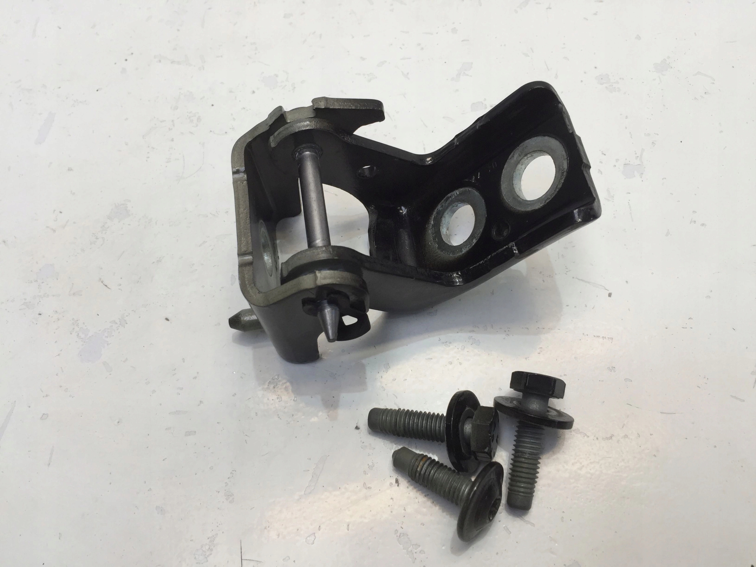 CITROEN C4 III 2021 ZAWIAS DRZWI PRAWY TYŁ DOLNY Producent części Citroen OE