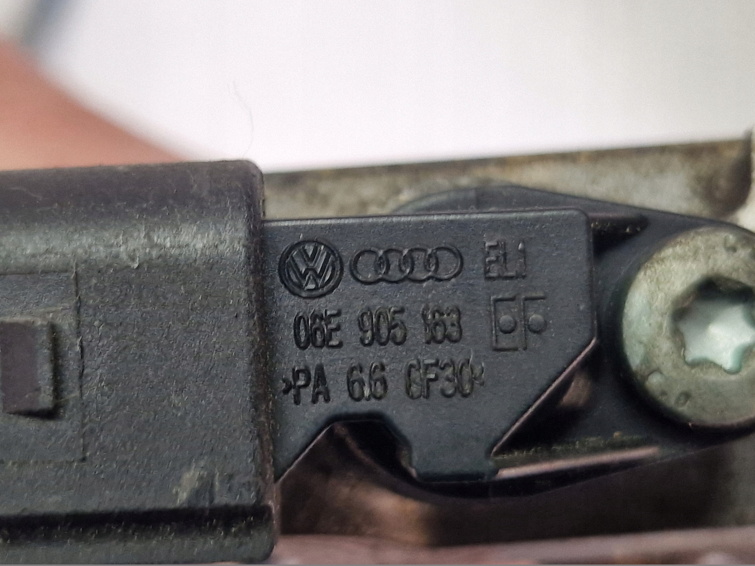 AUDI A6 C6 A6C6 Abdeckung Blende Abdeckung WALKOW des Zahnrads 06E103286
