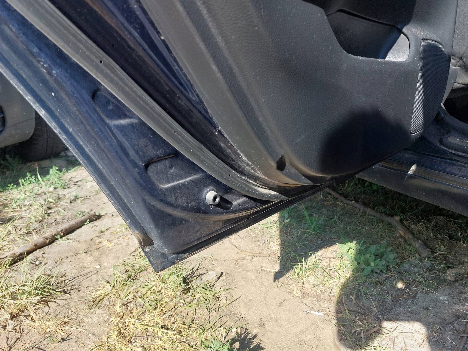 DRZWI KOMPLETNE LEWY TYŁ TOYOTA AVENSIS T25 8P4 Producent części Toyota OE