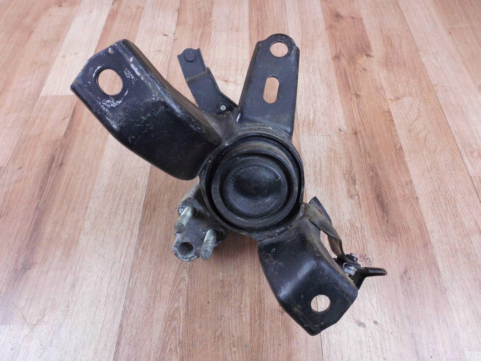 Toyota Auris and 2006-2012 1.4 VVTI holder airbag engine mount