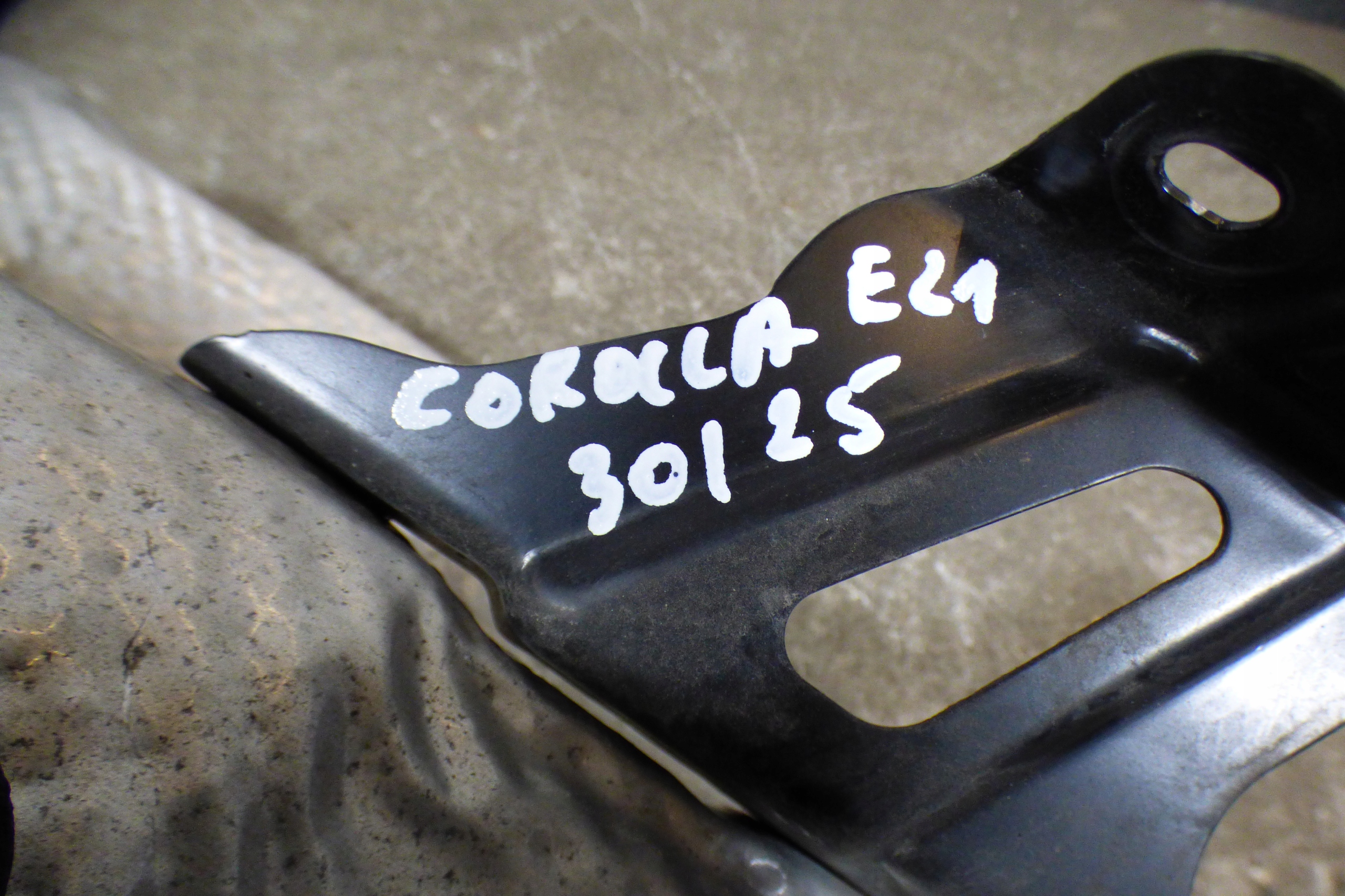 blende abdeckung hitzeschutz des auspuffs TOYOTA COROLLA XII E21 1.5VVTI