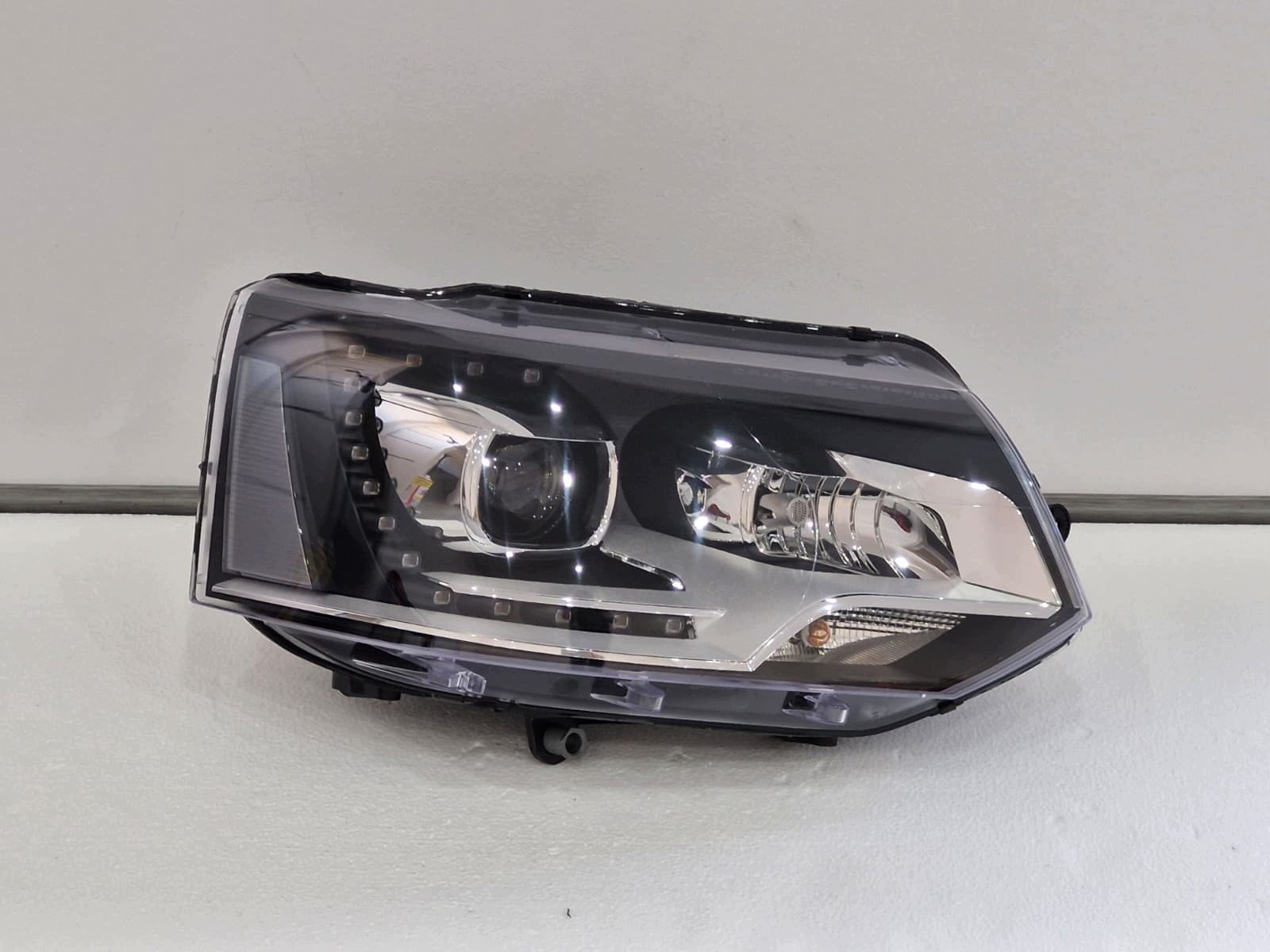 light right VW T5 LIFT Bi-Xenon LED