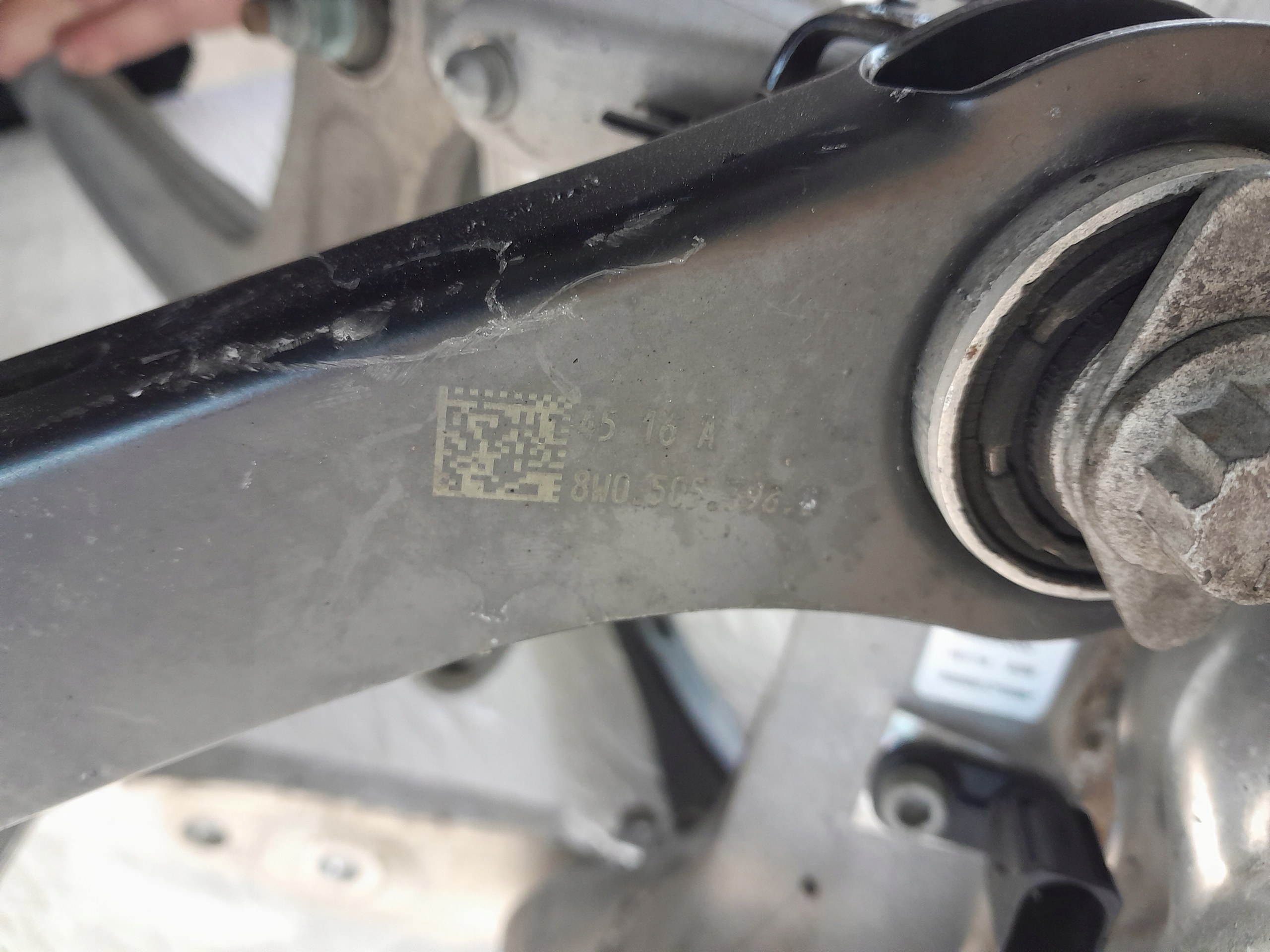AUDI A4 B9 swing right rear part QUATTRO 8W0505436AA