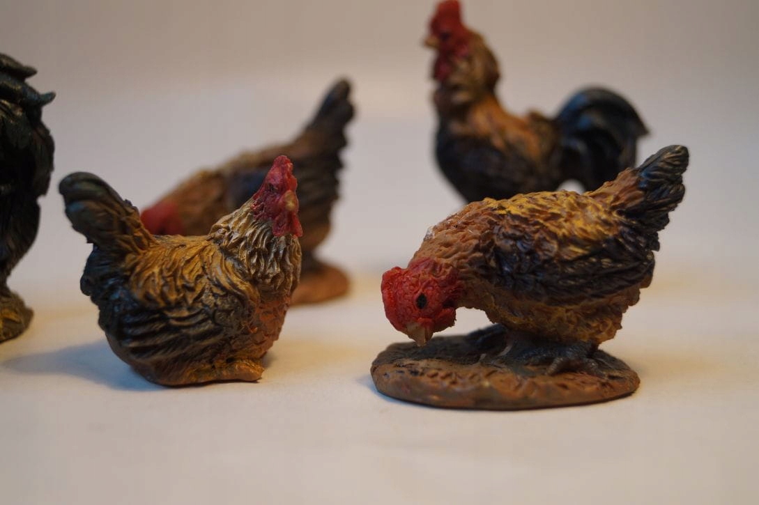 Kury do dekoracji- do 3,0cm wys./ do figur 5-7cm Szerokość produktu 0 cm