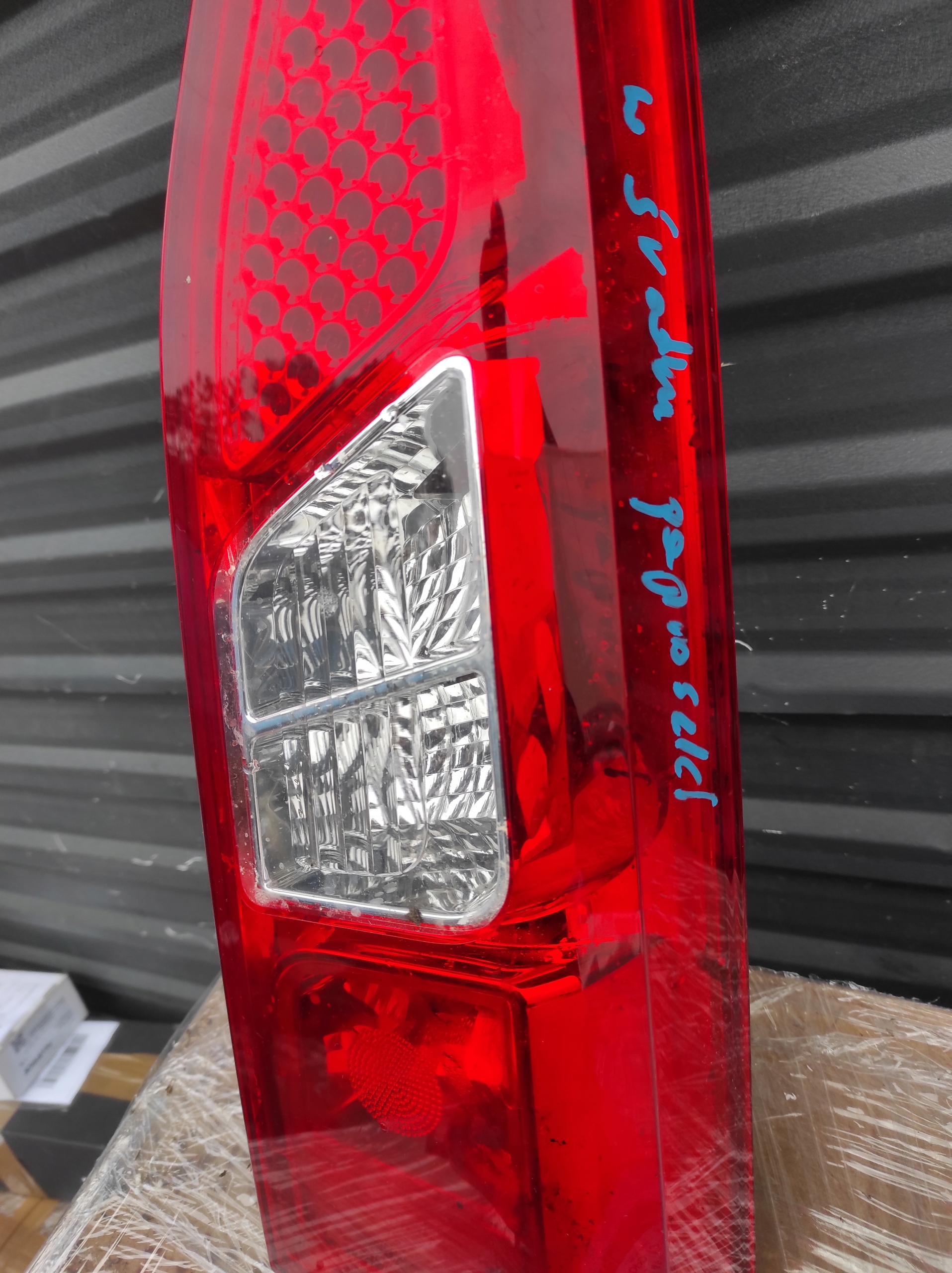 Peugeot OE 9680545180 light rear