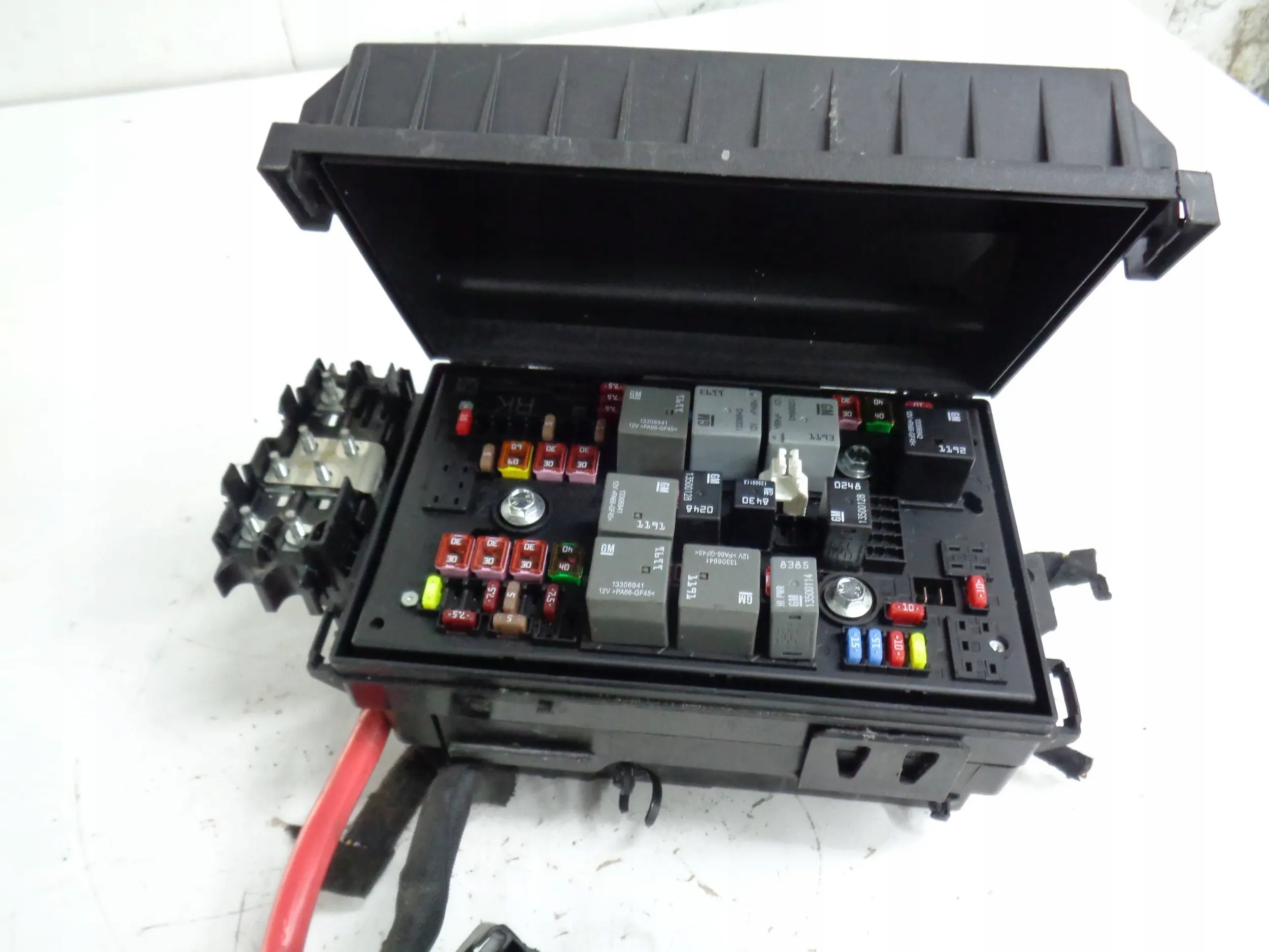 OPEL ASTRA J MODULE FUSIBLES KLEMA13318784