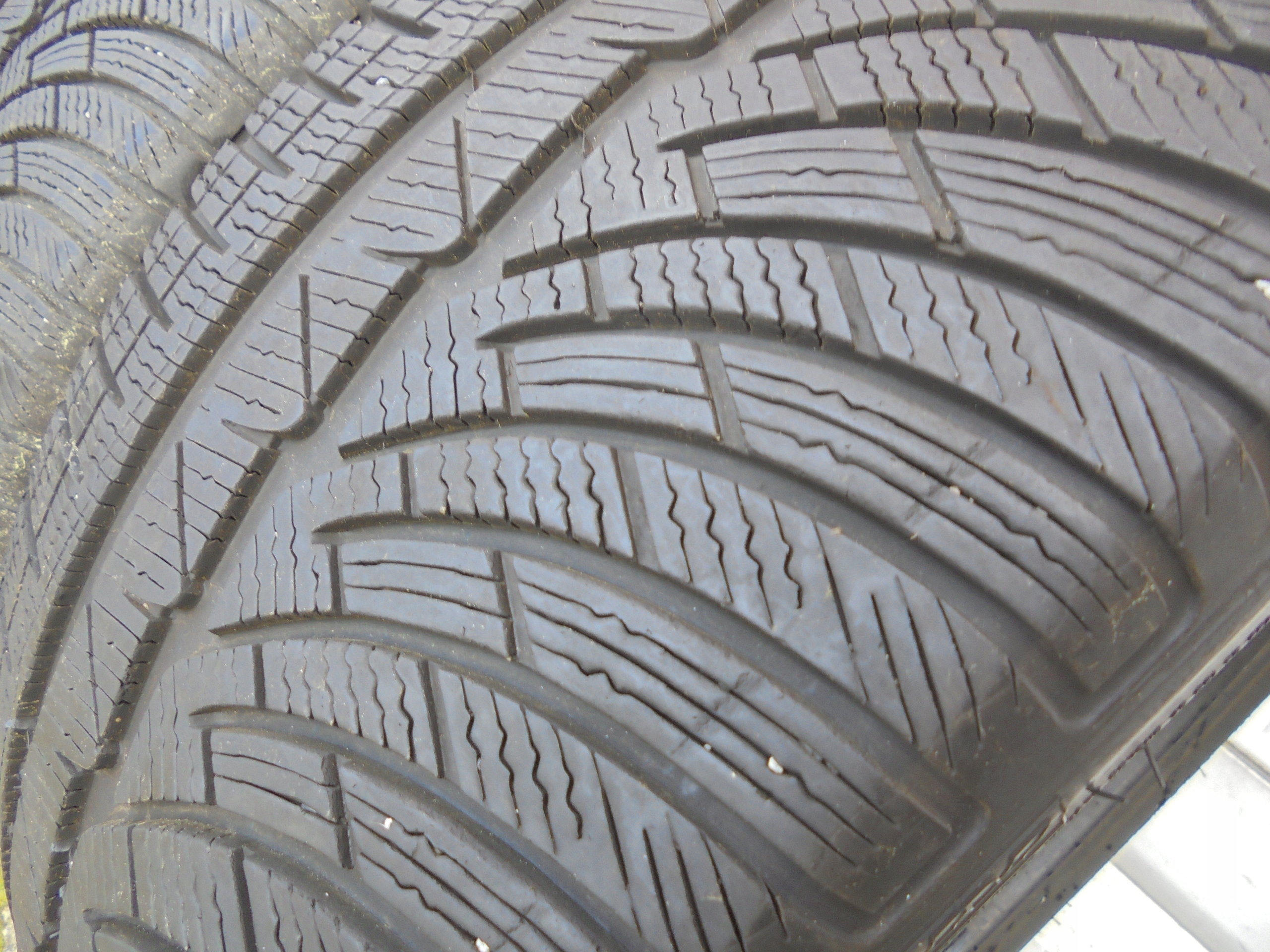 OPONY ZIMOWE MICHELIN 245/40 R19 !!! (U915) EAN (GTIN) 3528704946167