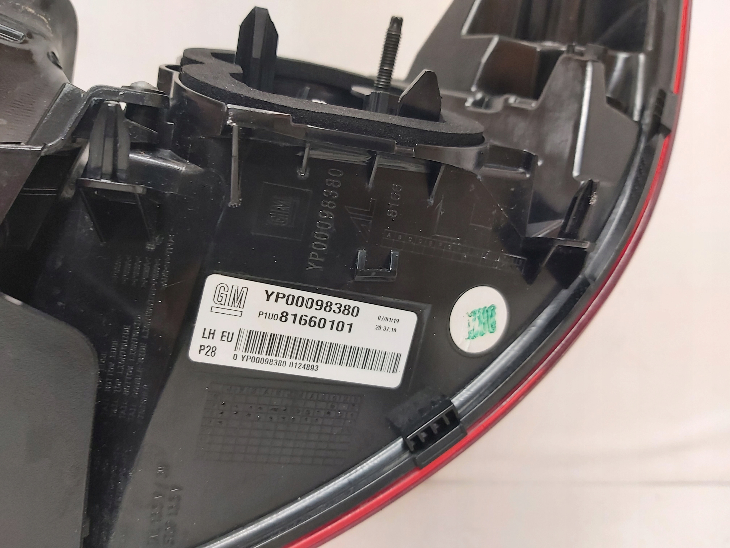 LAMPA TYŁ LEWA OPEL GRANDLAND X YP00098380 Typ samochodu 4x4/SUV Samochody osobowe