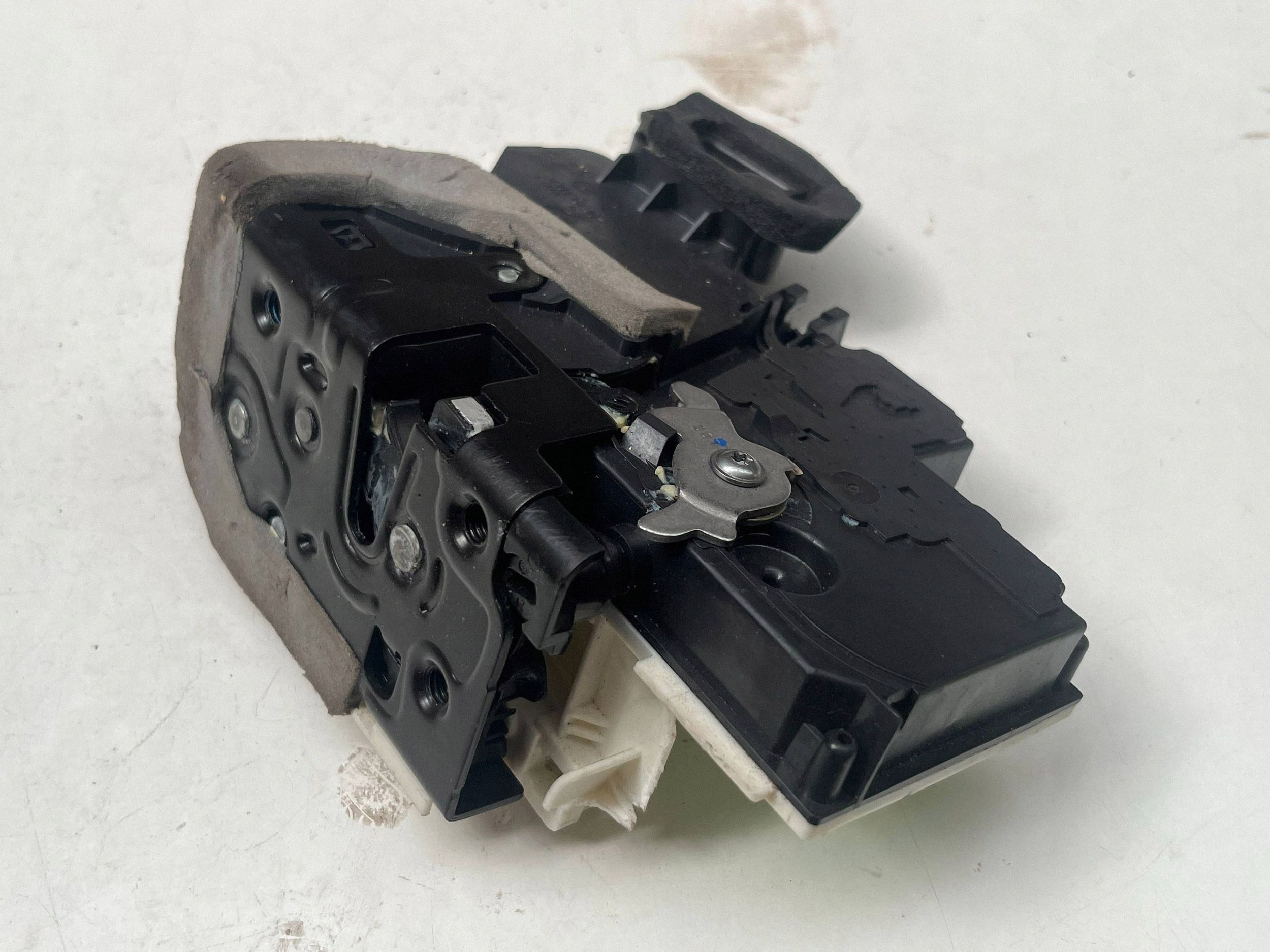 AUDI A6 C8 lock door left rear part 4K0839015P @M
