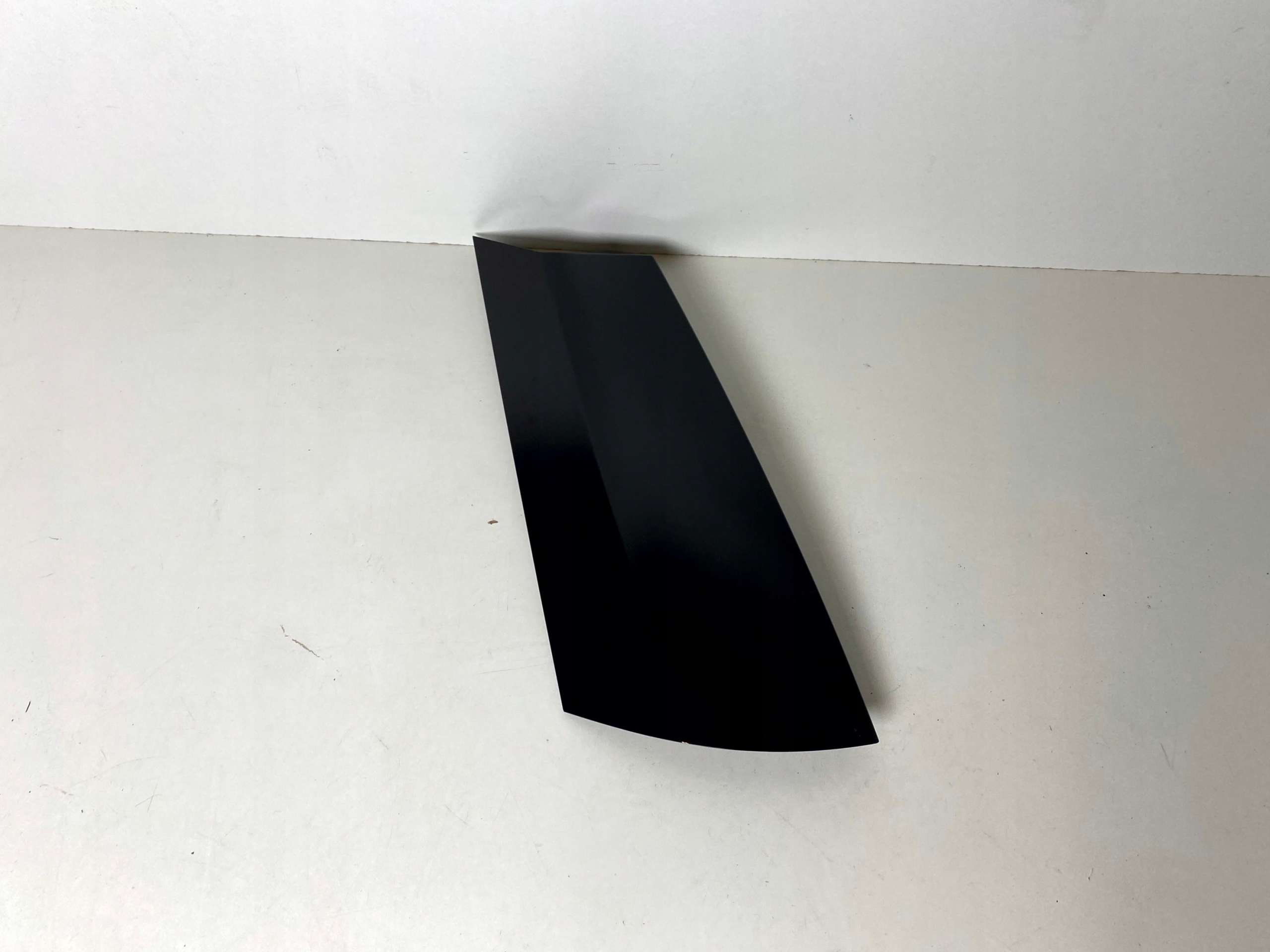 NAKŁADKA SŁUPKA LEWA LAND ROVER DISCOVERY SPORT L550