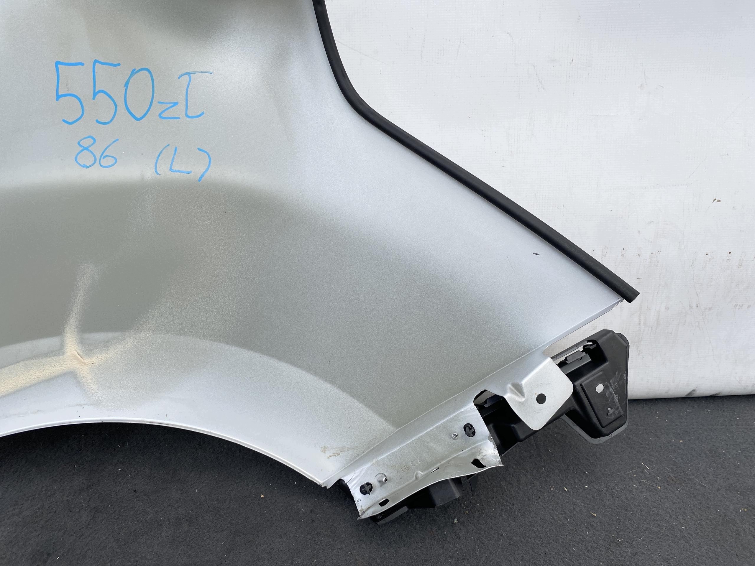 RENAULT MASTER 3 10- fender front front SREBRNY left 631010504R