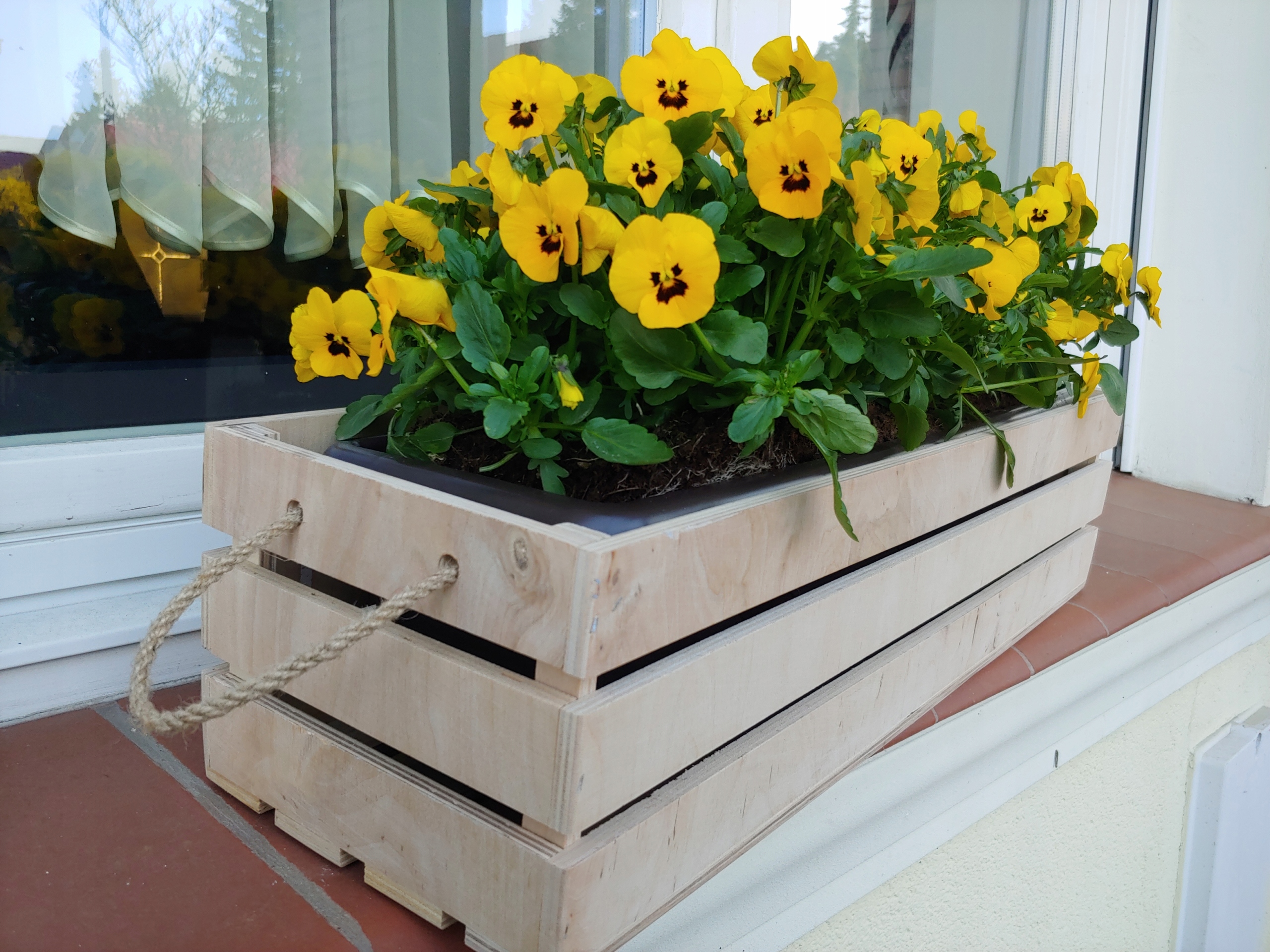 DONICZKA SKRZYNKA DREWNIANA OSŁONKA KWIATY OKNO Marka inna